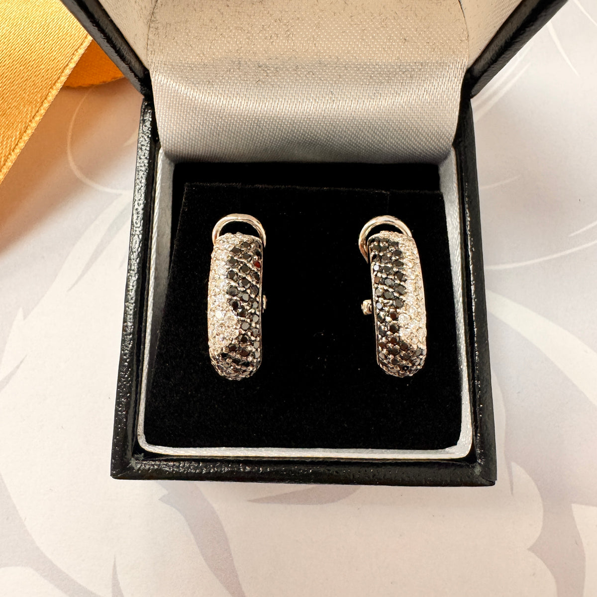 18ct White Gold Black and White Diamond Dropp Earrings – view 2
