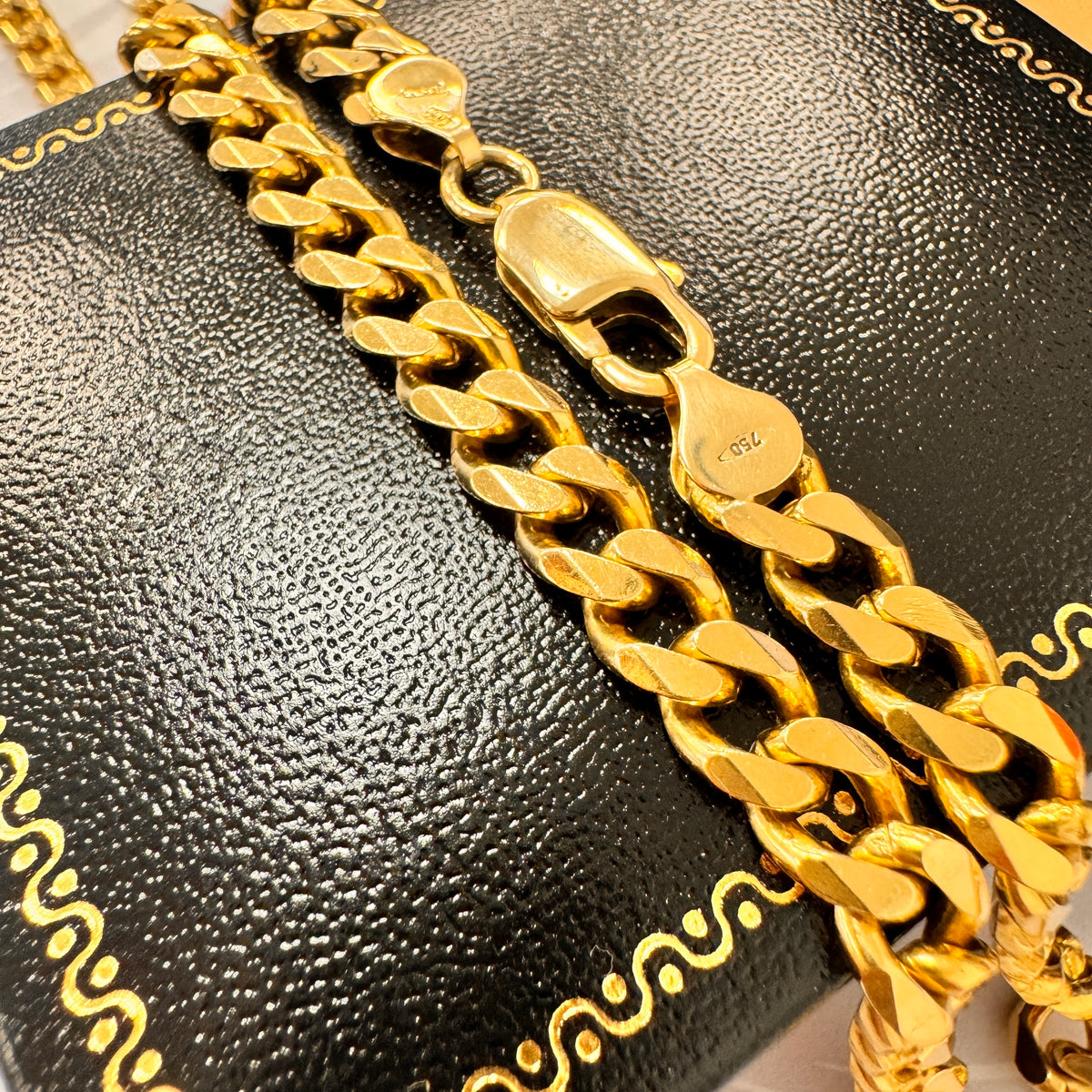 18ct Yellow Gold Solid Curb Chain - 20 Inch – view 4