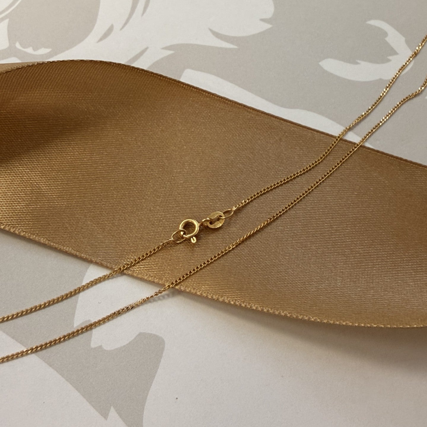 9ct Yellow Gold Fine Curb Chain - 16 Inch