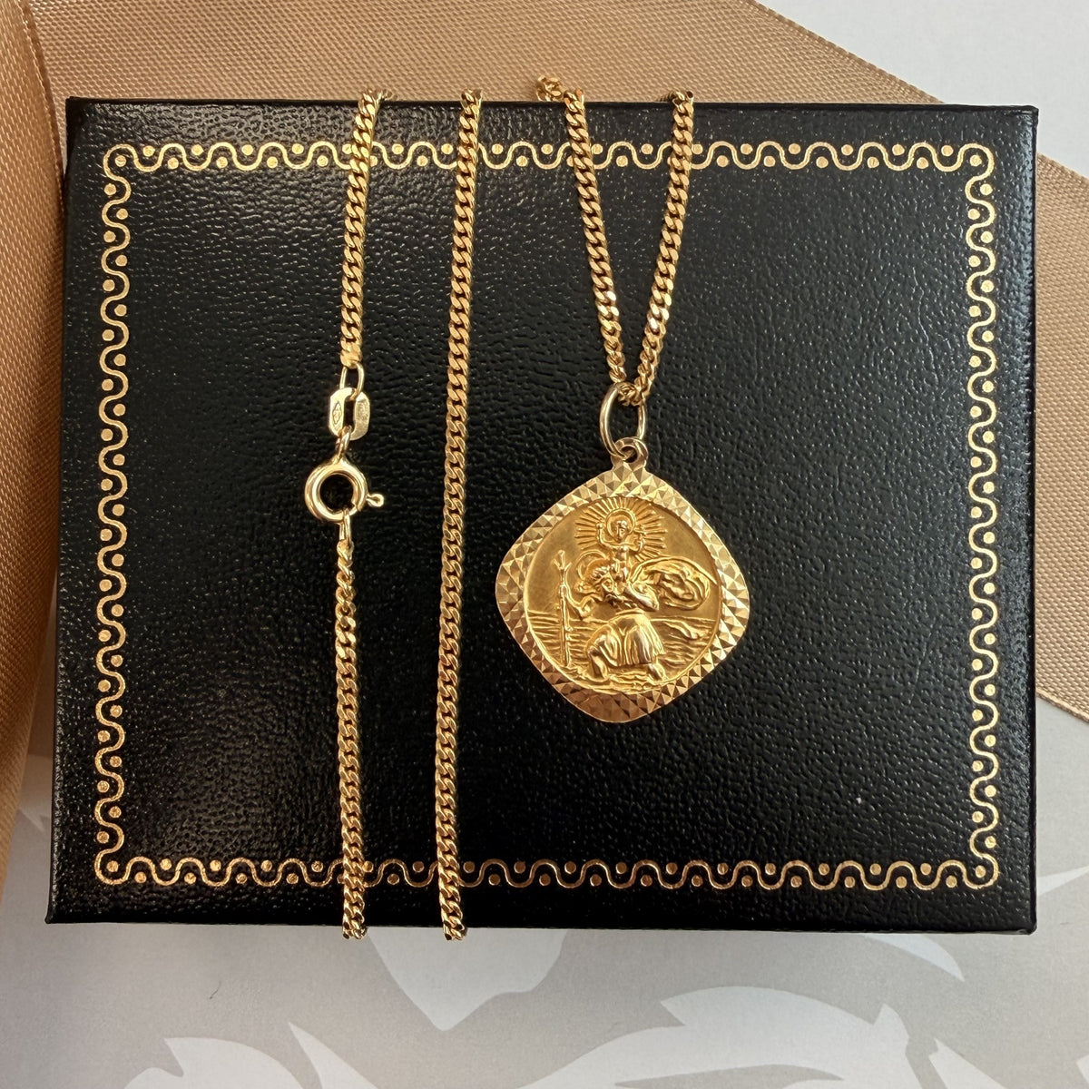 9ct Yellow Gold St Christopher Pendant Necklace - 18 Inch