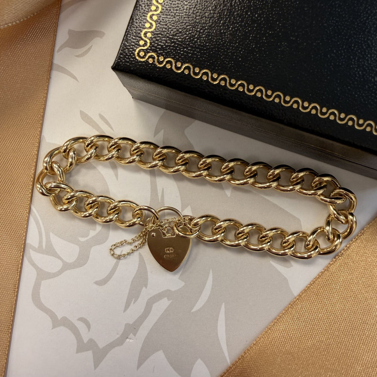 9ct Yellow Gold Curb Bracelet with Heart Padlock - 7 Inch