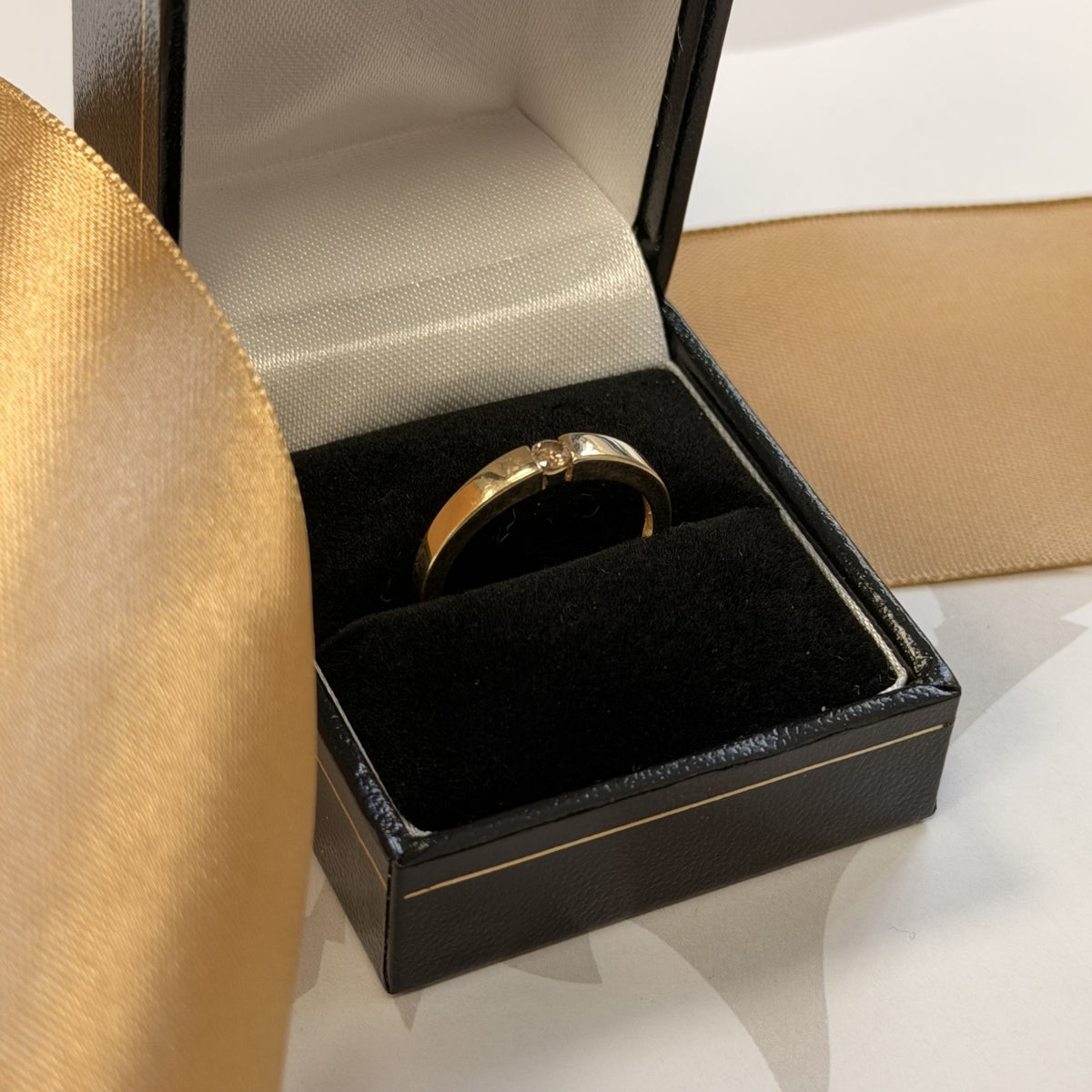9ct Yellow Gold Diamond Solitaire Band