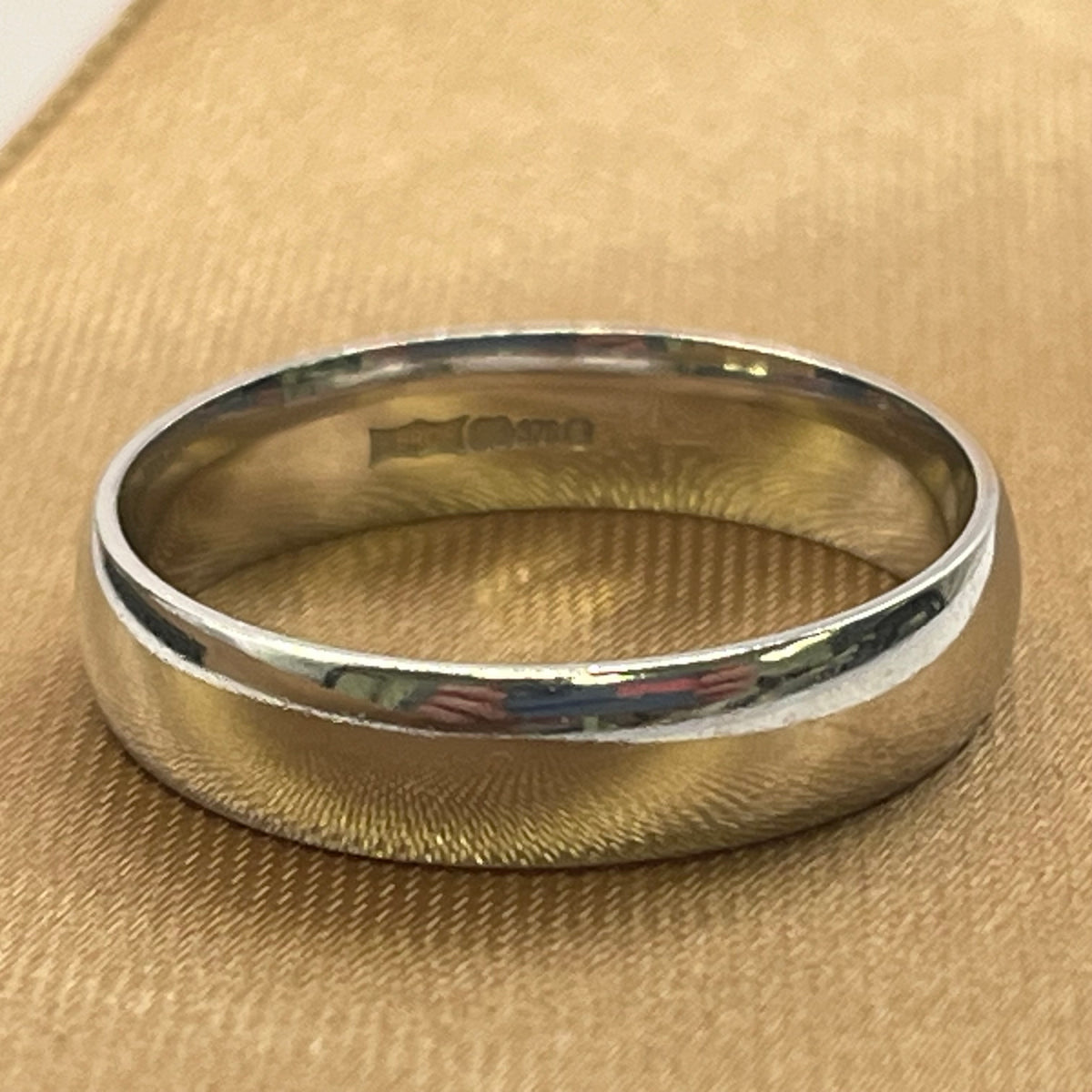 9ct White Gold Plain Band Ring – view 5