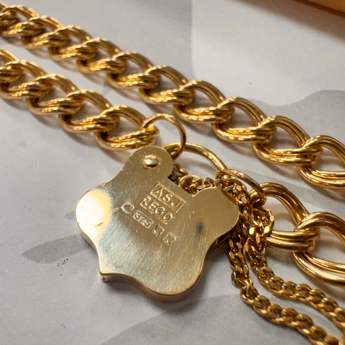9ct Yellow Gold Double-Link Padlock Bracelet - 7 Inch – view 5