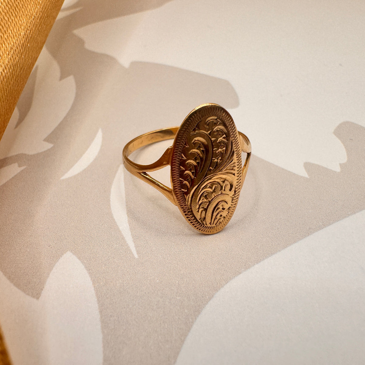 9ct Yellow Gold Engraved Oval Dress Ring – view 3