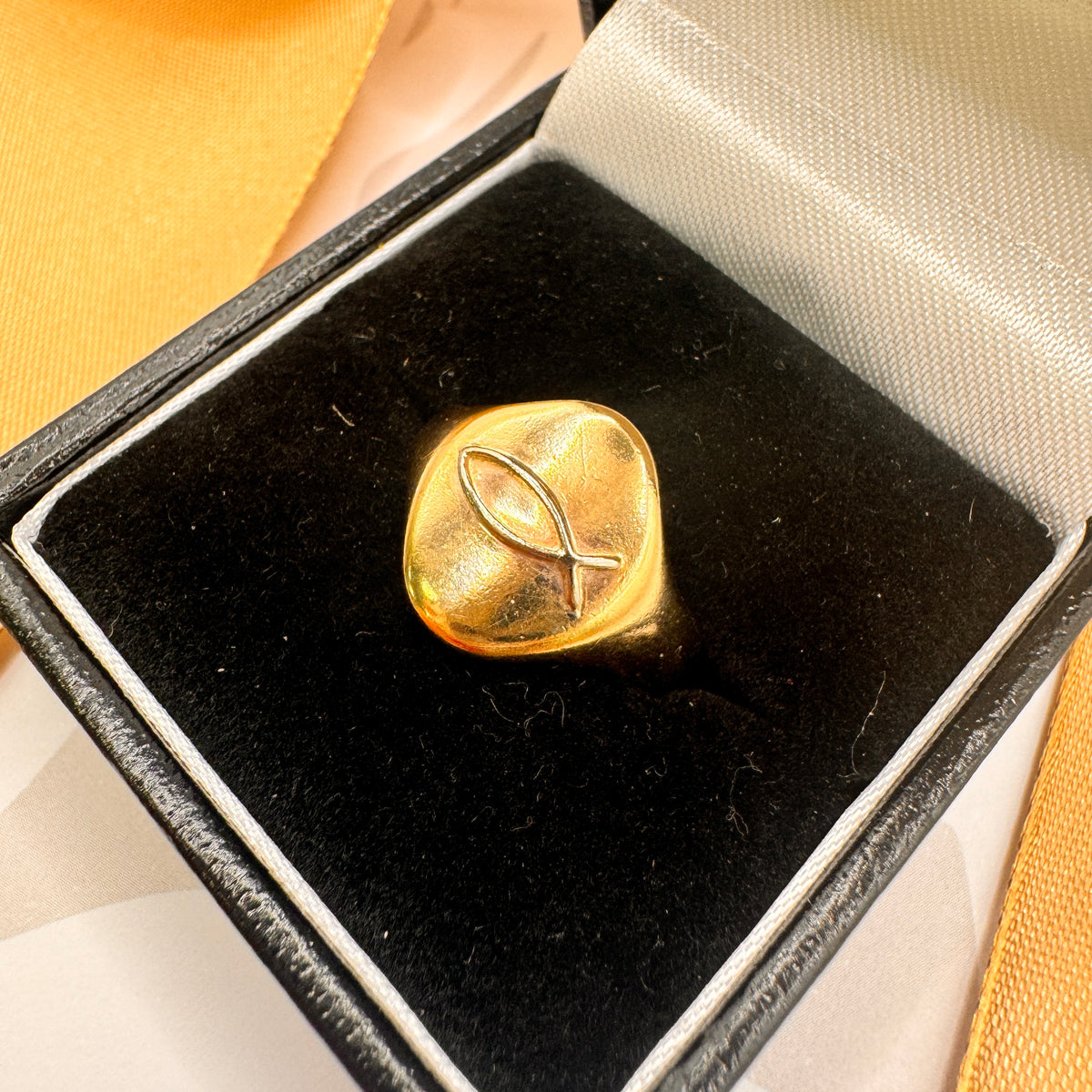 9ct Yellow Gold Fish Signet Ring – view 2