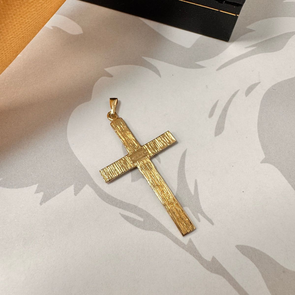 9ct Yellow Gold Heart Pattern Cross Pendant – view 4