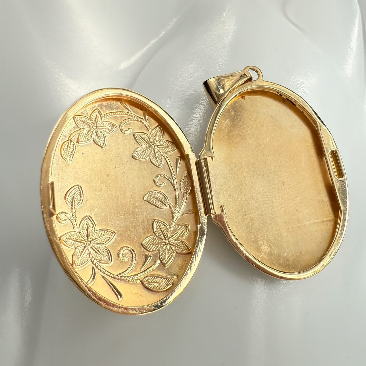 9ct Yellow Gold Oval Floral Locket