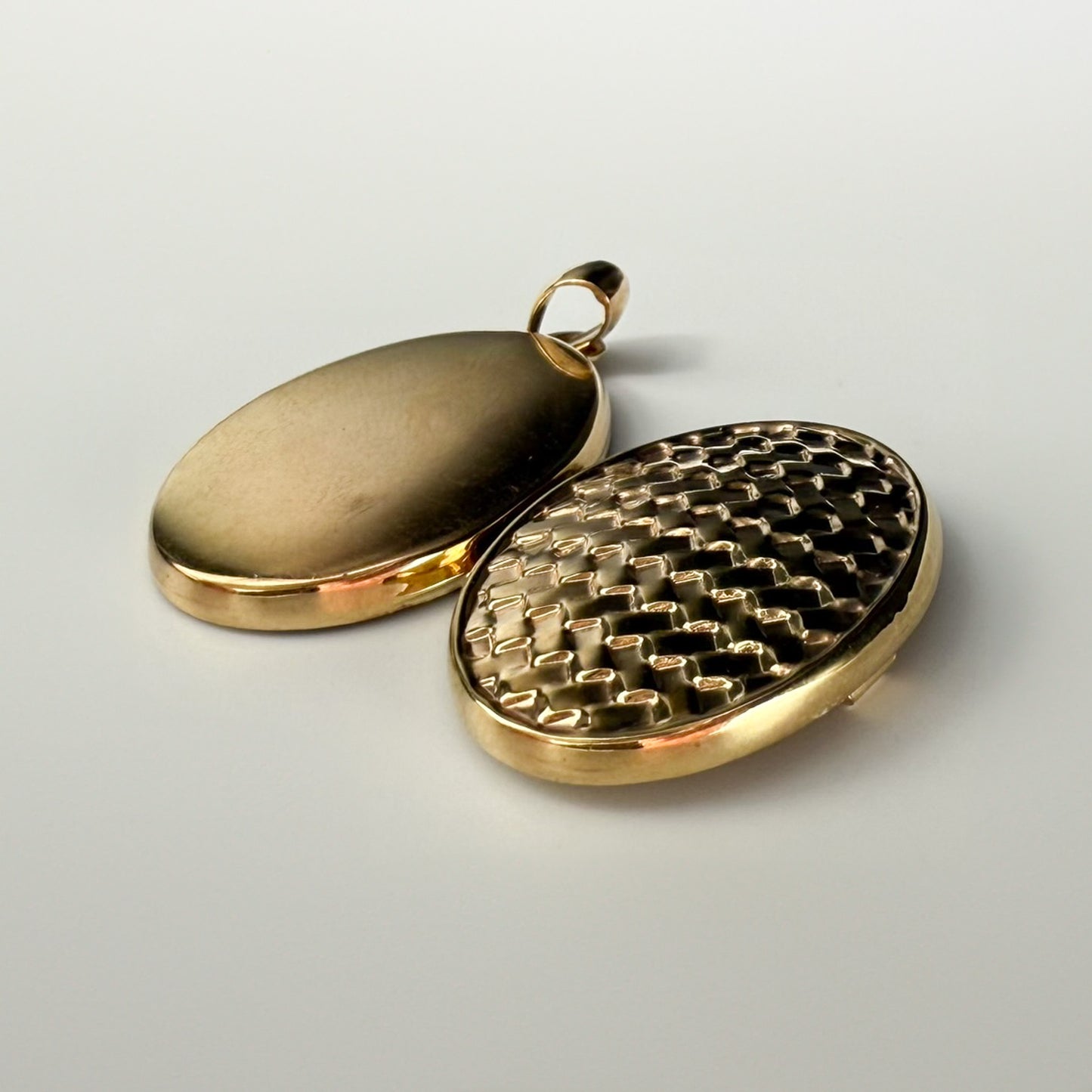 9ct Yellow Gold Oval Locket – Textured Pattern Front