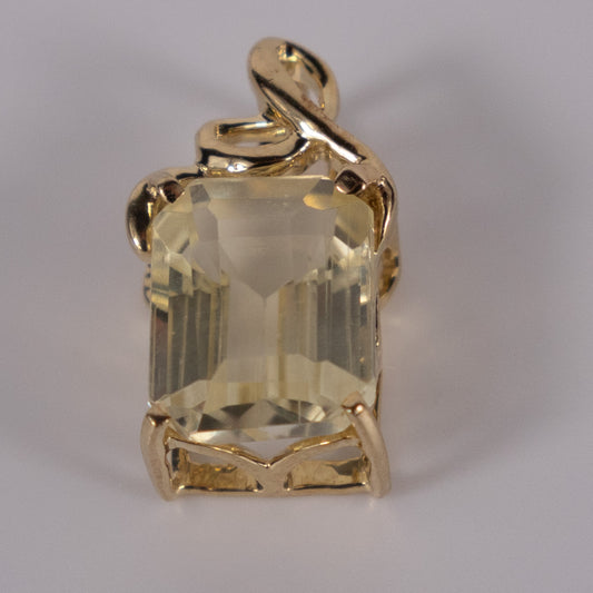 9ct Yellow  Gold Pendant with Peridot and Organic Twist Detail