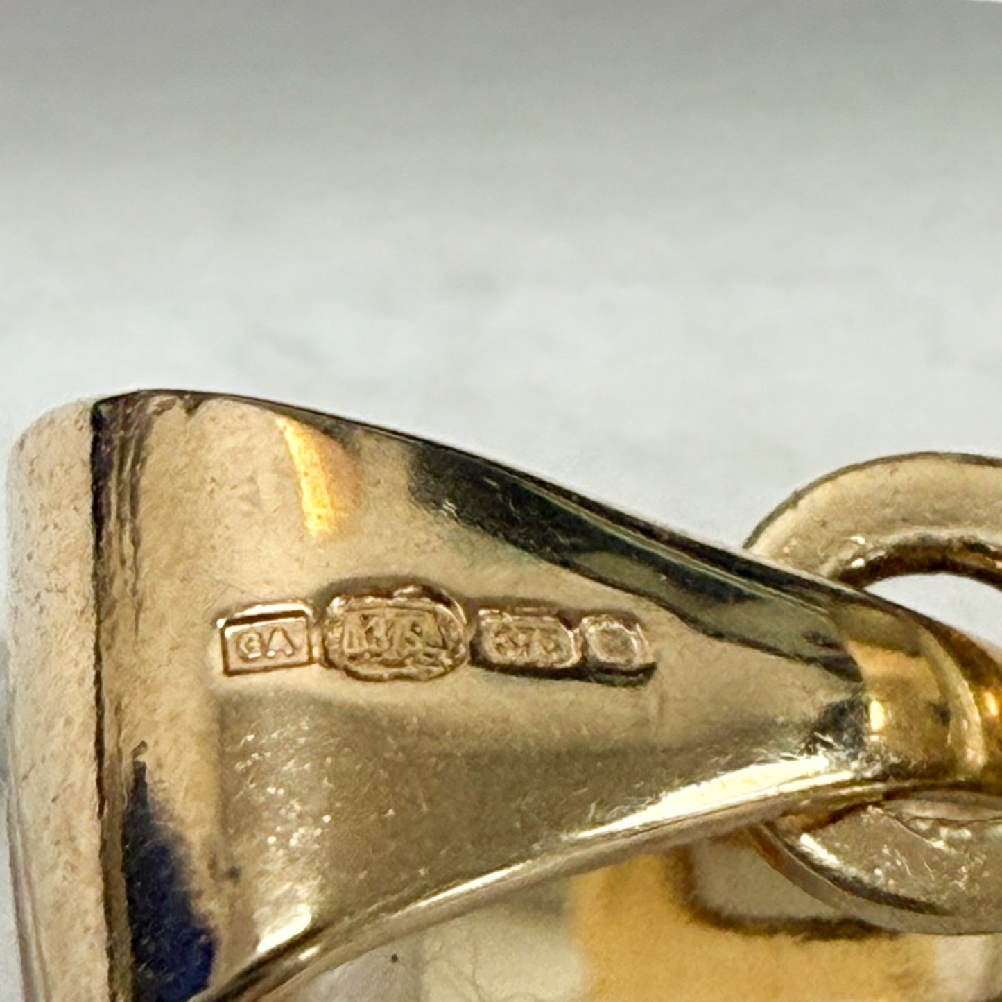 9ct Yellow Gold Oval Floral Locket