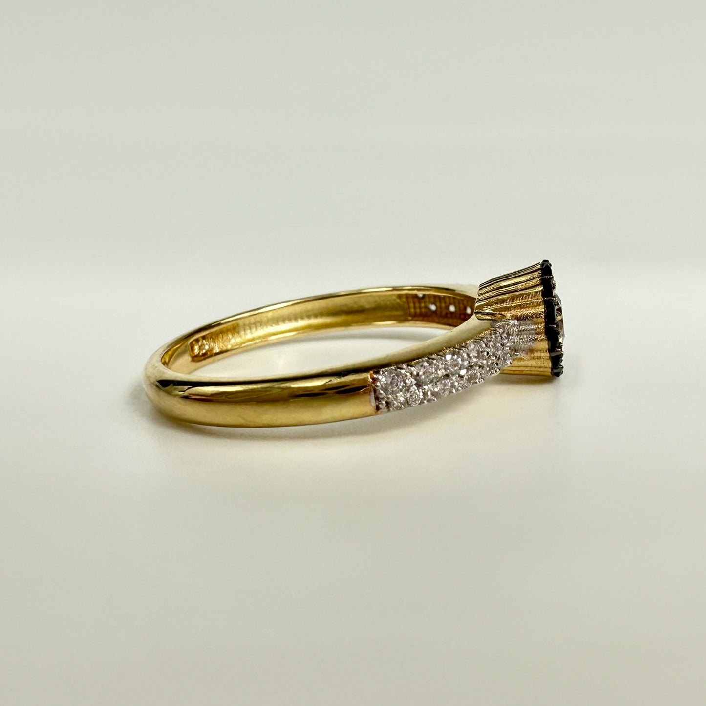 9ct Yellow Gold Black and Clear Cubic Zirconia Cluster Ring