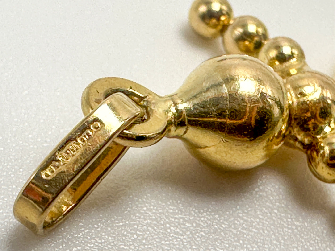 9ct Yellow Gold Stick Woman Pendant