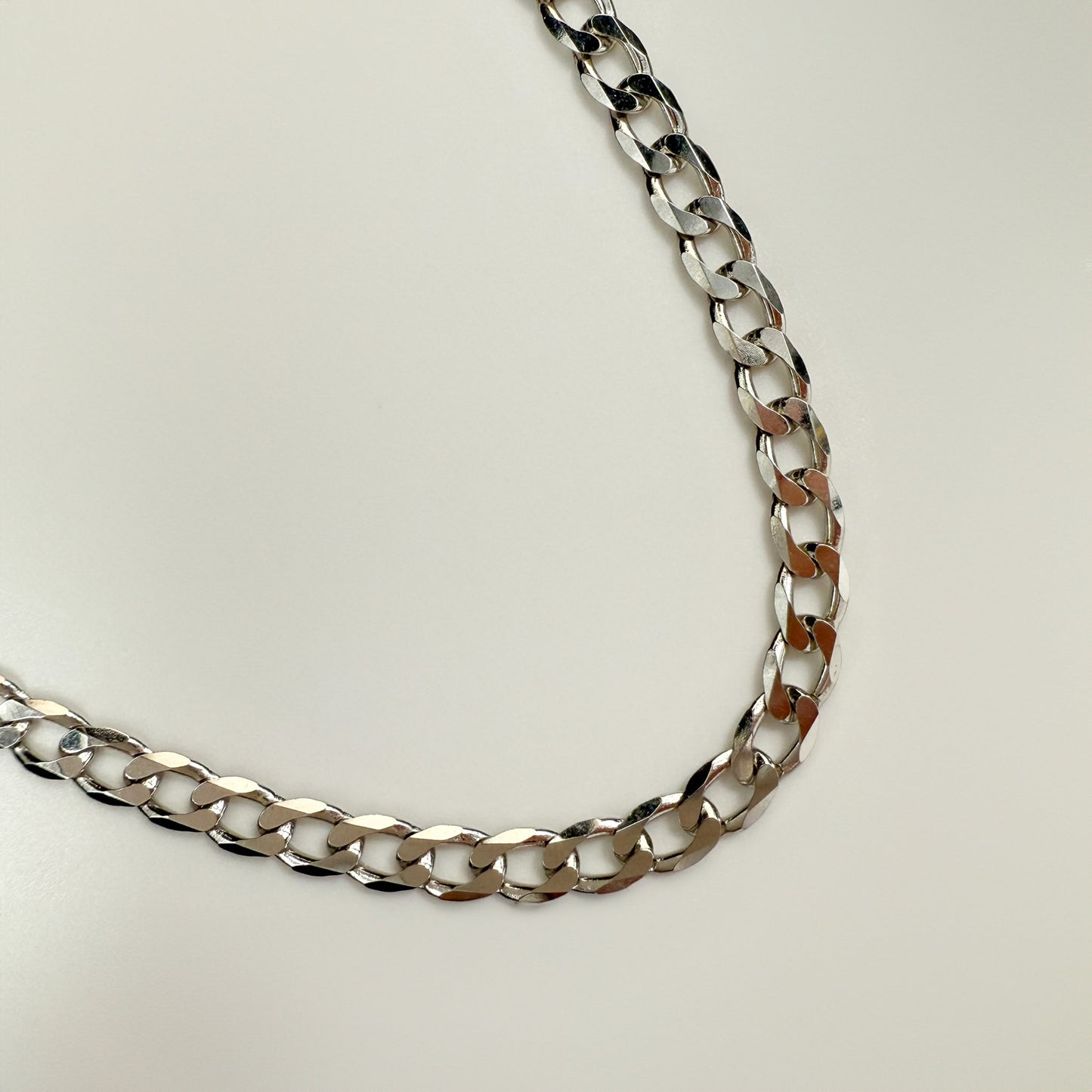 9ct White Gold Curb Chain 22 inches