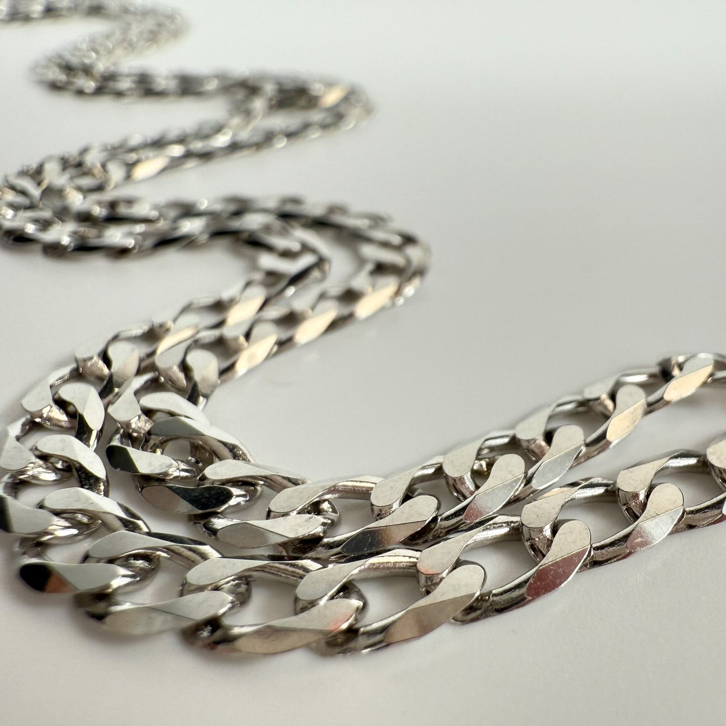 9ct White Gold Curb Chain 22 inches