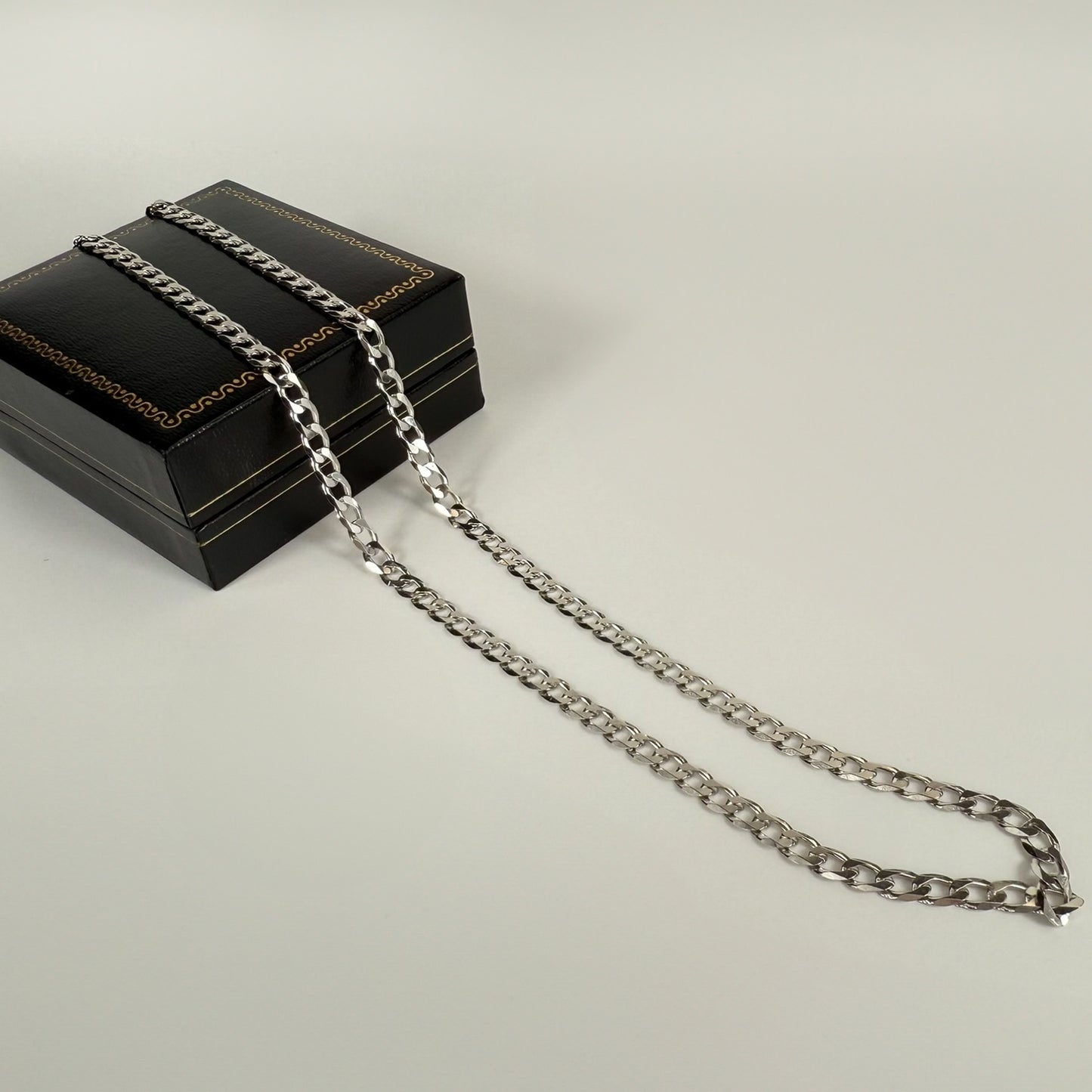 9ct White Gold Curb Chain 22 inches