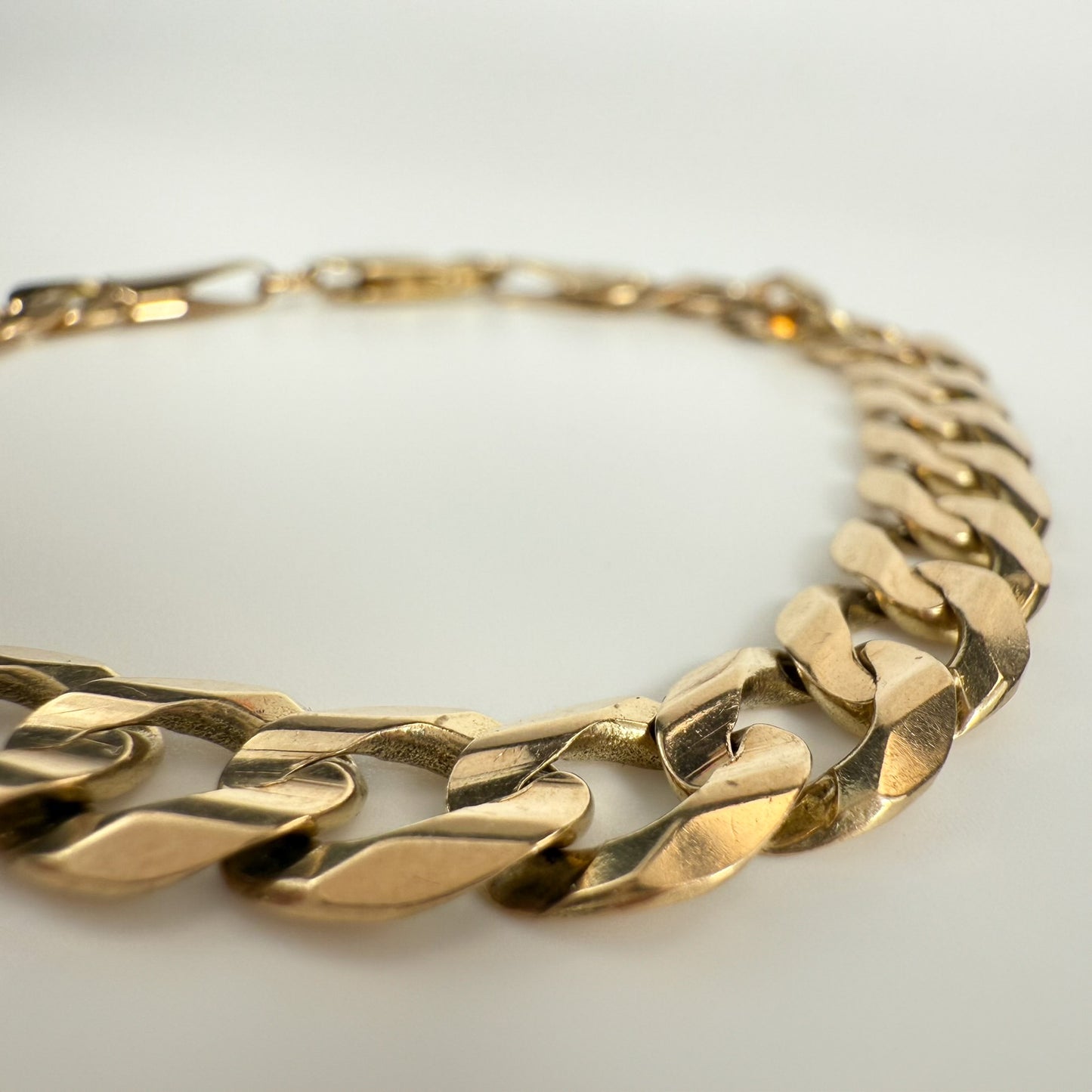 9ct Yellow Gold Curb Bracelet 7½ Inches