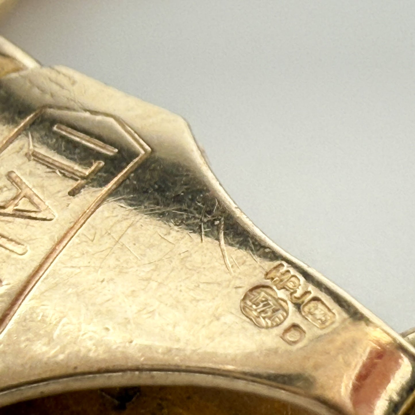 9ct Yellow Gold Curb Bracelet 7½ Inches