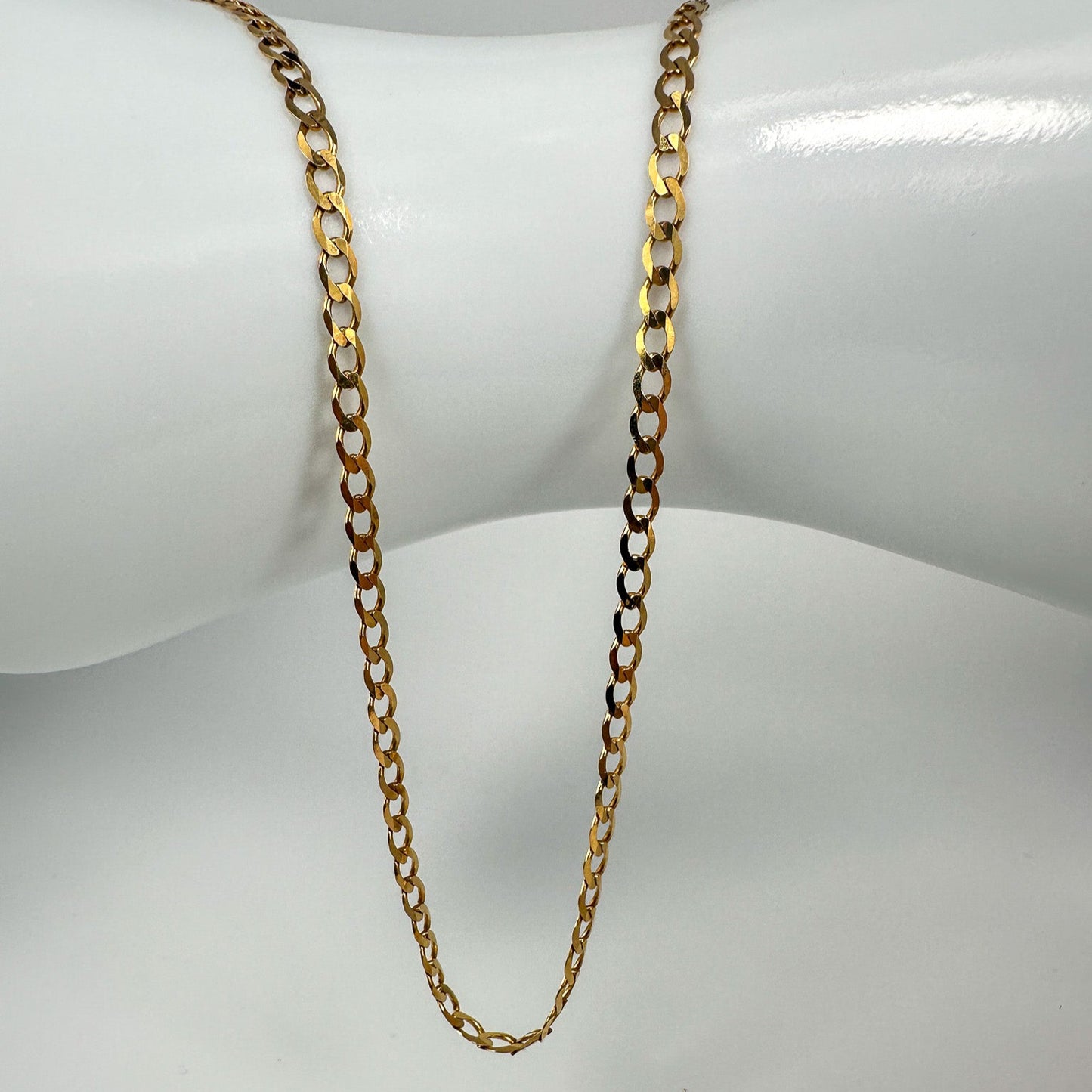9ct Yellow Gold Curb Chain - 18 Inch