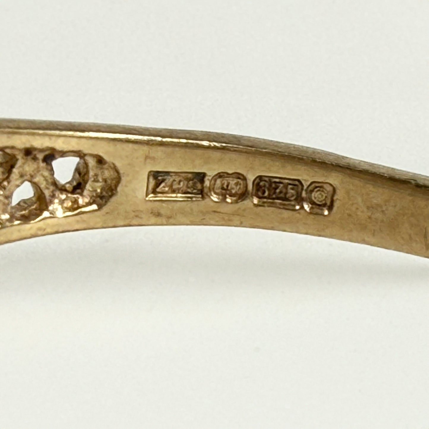 9ct Yellow Gold Heart Cubic Zirconia Ring