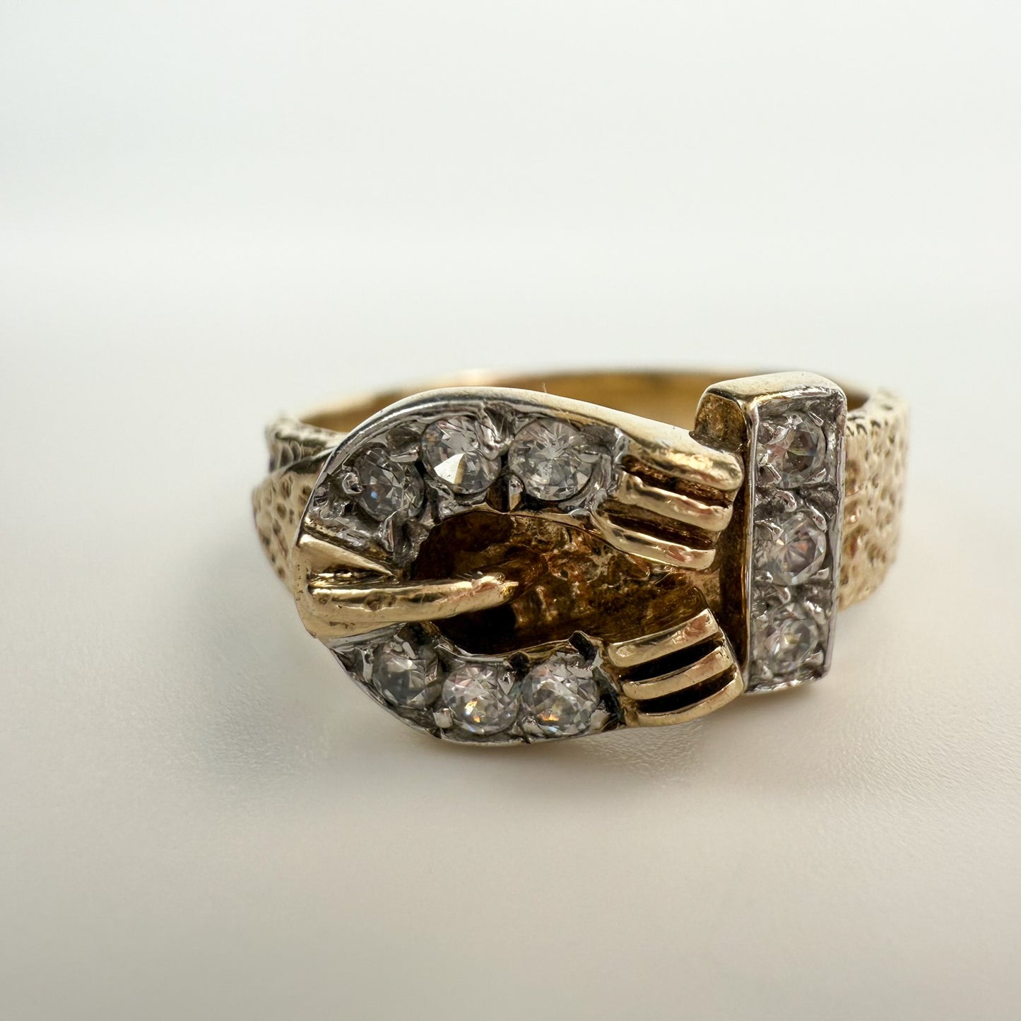 9ct Yellow Gold Vintage Buckle Detail