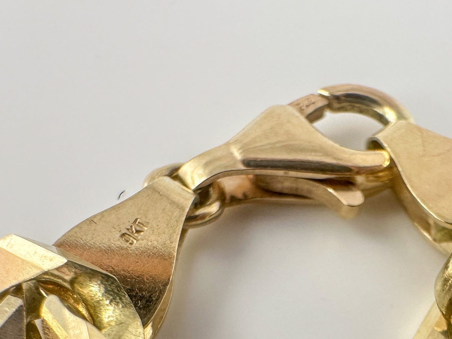 9ct Yellow Gold Curb Chain - 20 Inch