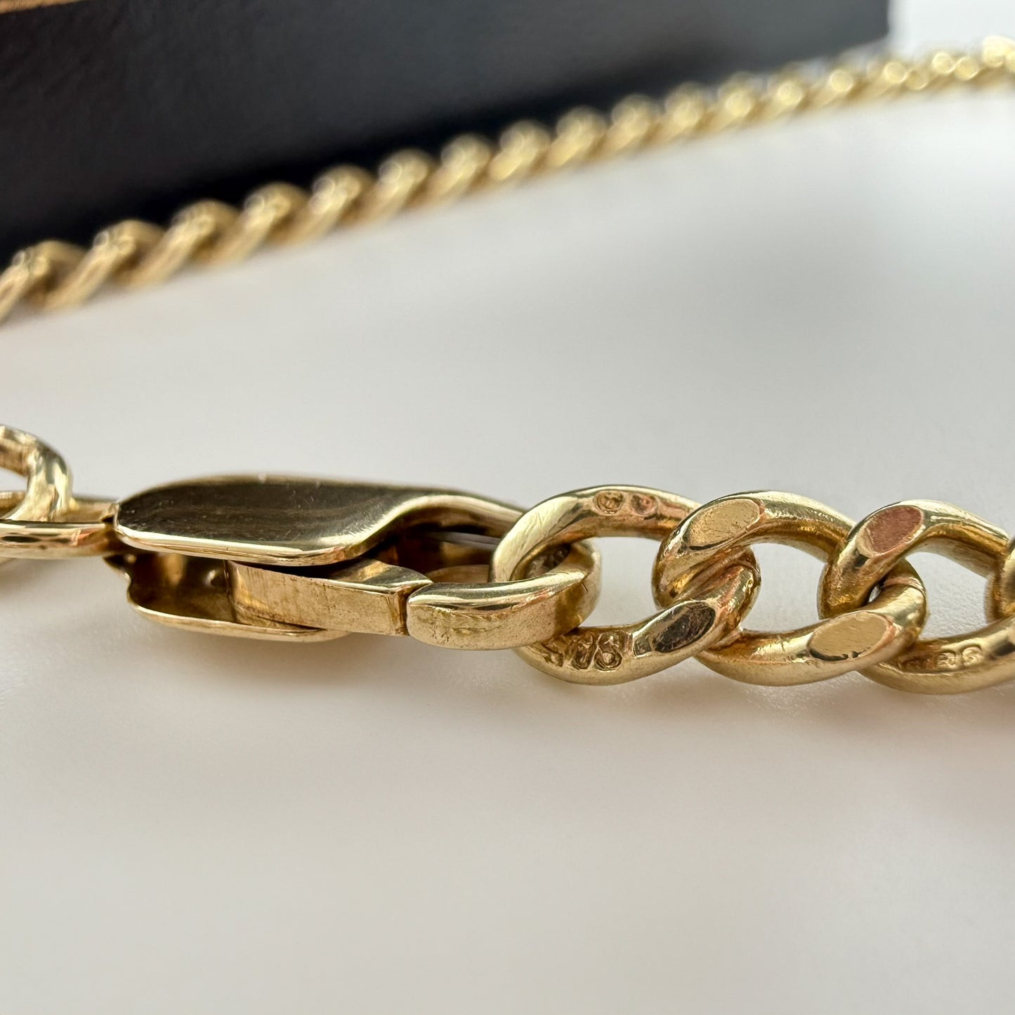 9ct Yellow Gold Heavy Curb Chain Necklace 30 inches