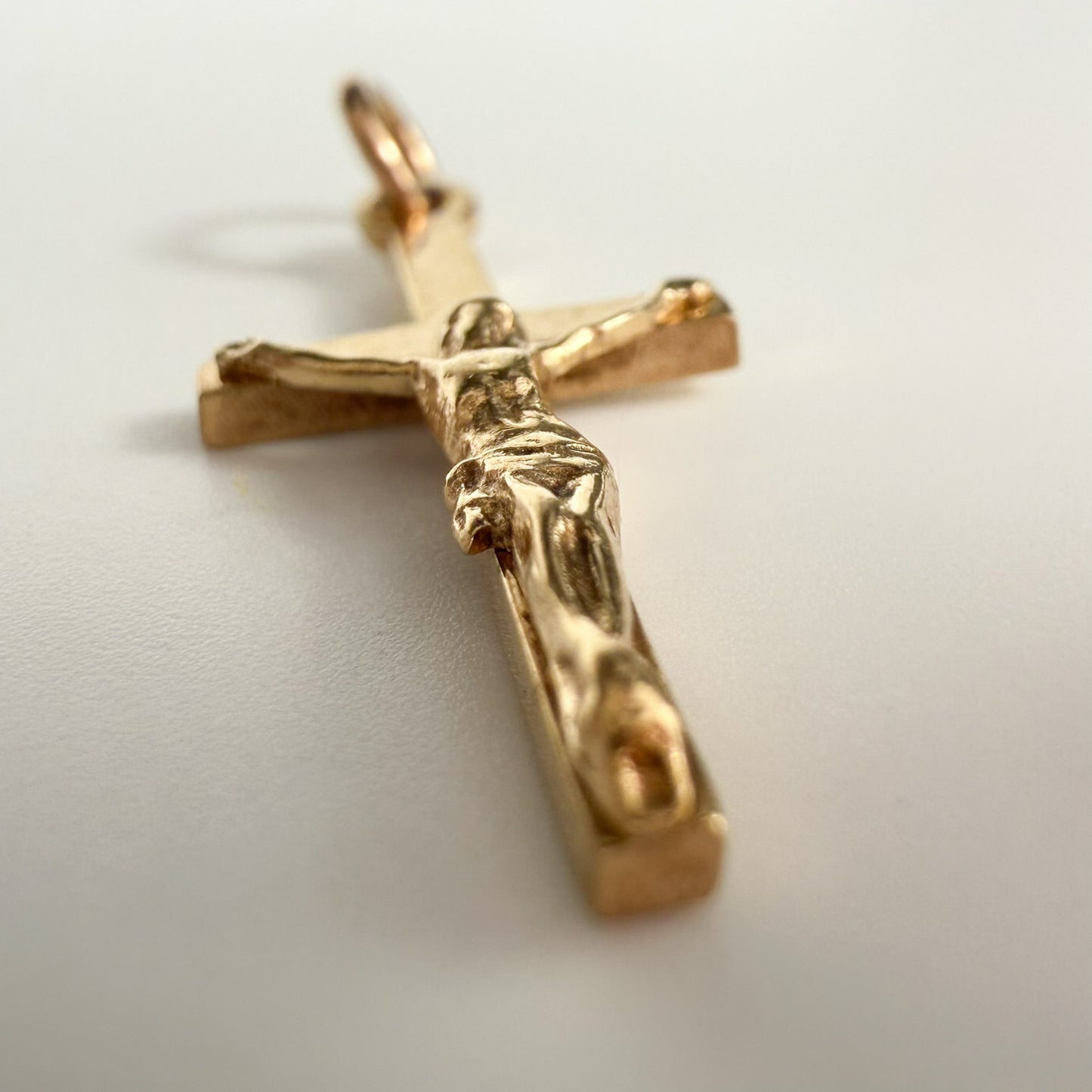 9ct Yellow Gold Small Crucifix Pendant