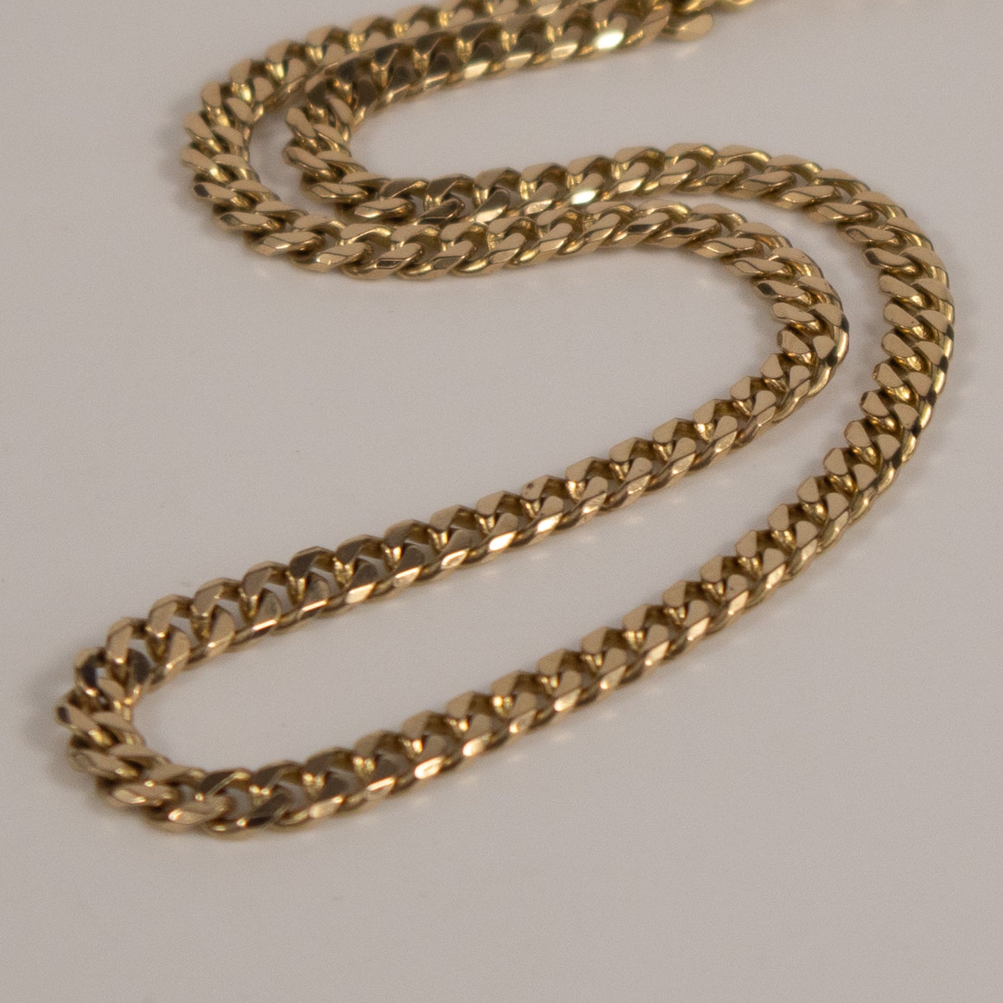 9ct Yellow Gold Curb Chain Necklace - 23 inches