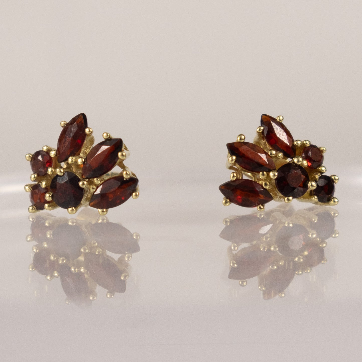 8ct Yellow Gold Garnet Cluster Stud Earrings
