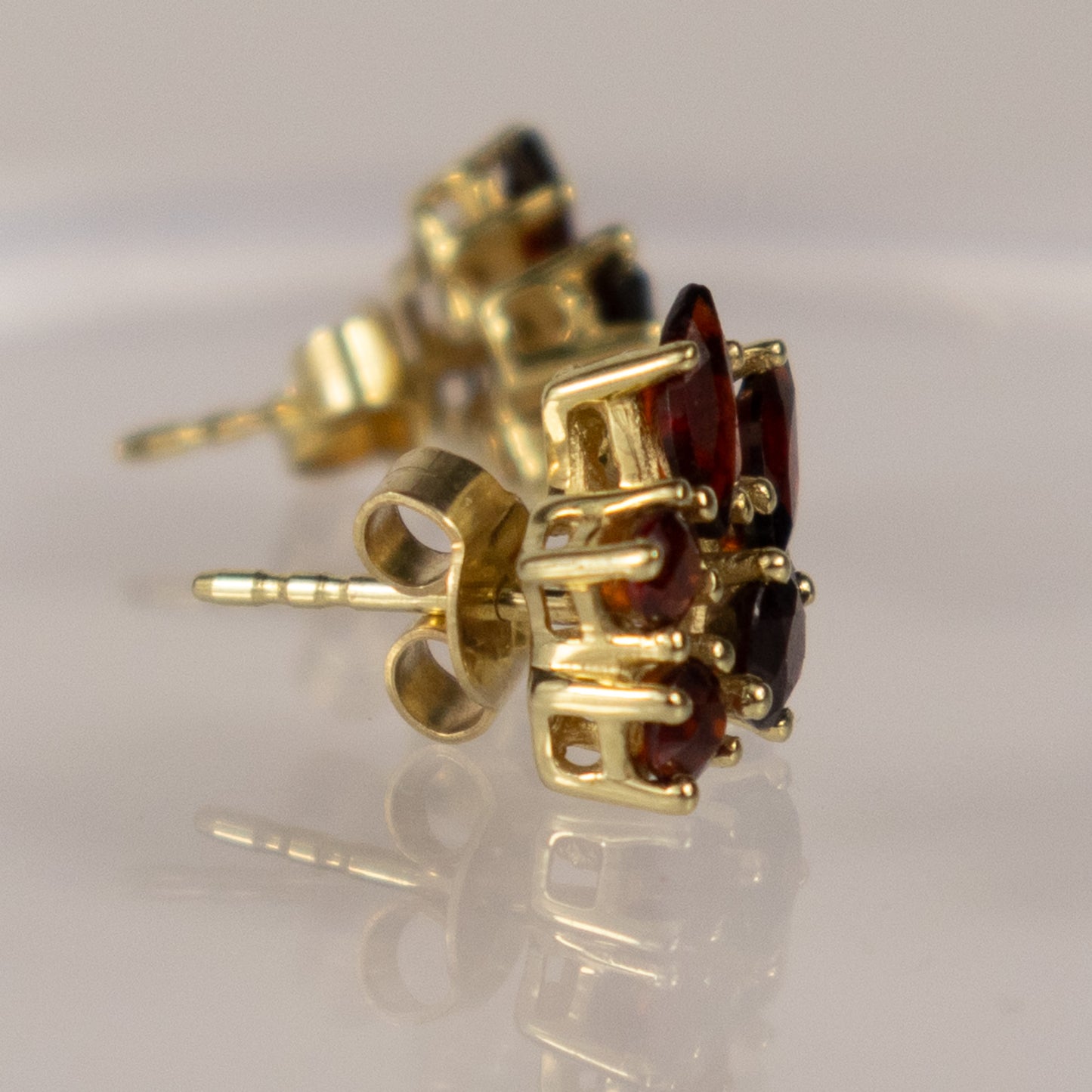 8ct Yellow Gold Garnet Cluster Stud Earrings