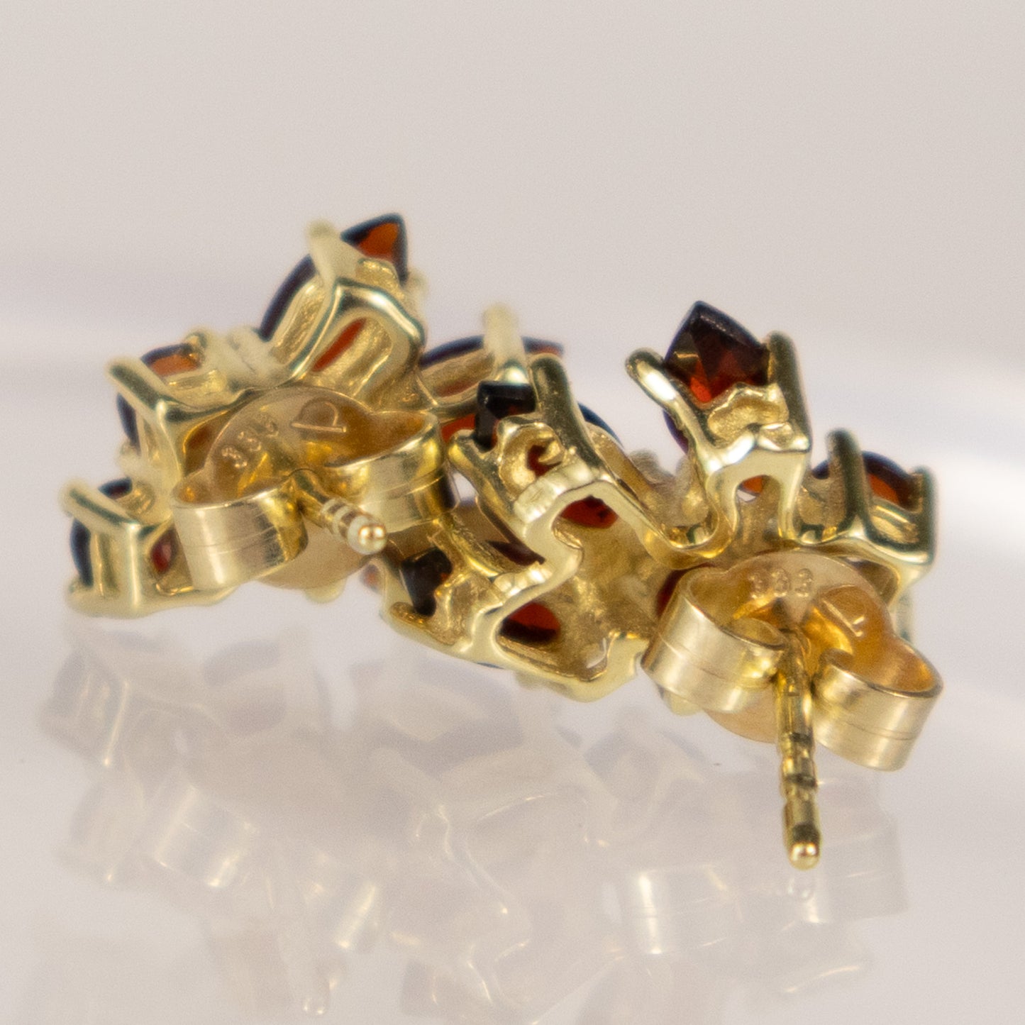 8ct Yellow Gold Garnet Cluster Stud Earrings