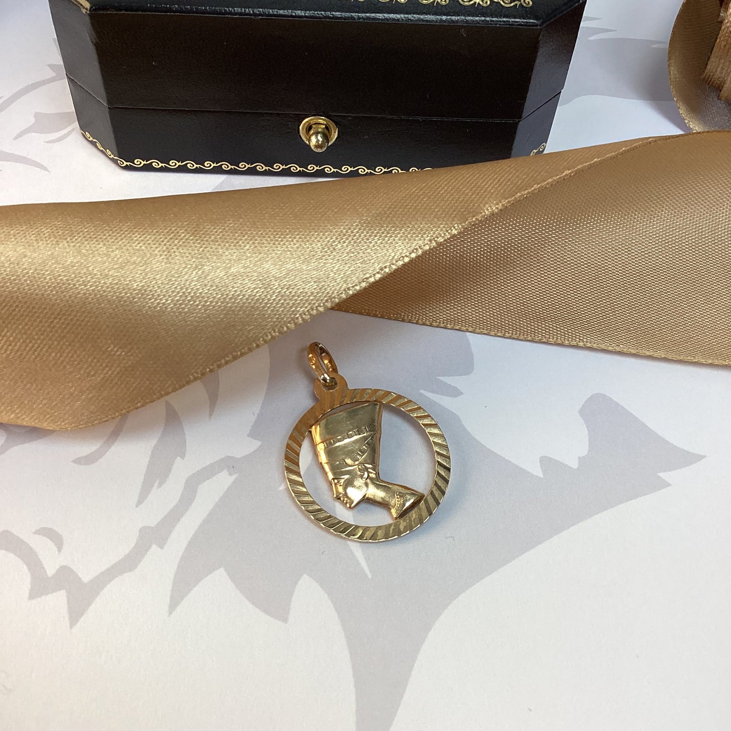 9ct Yellow Gold Nefertiti Pendant