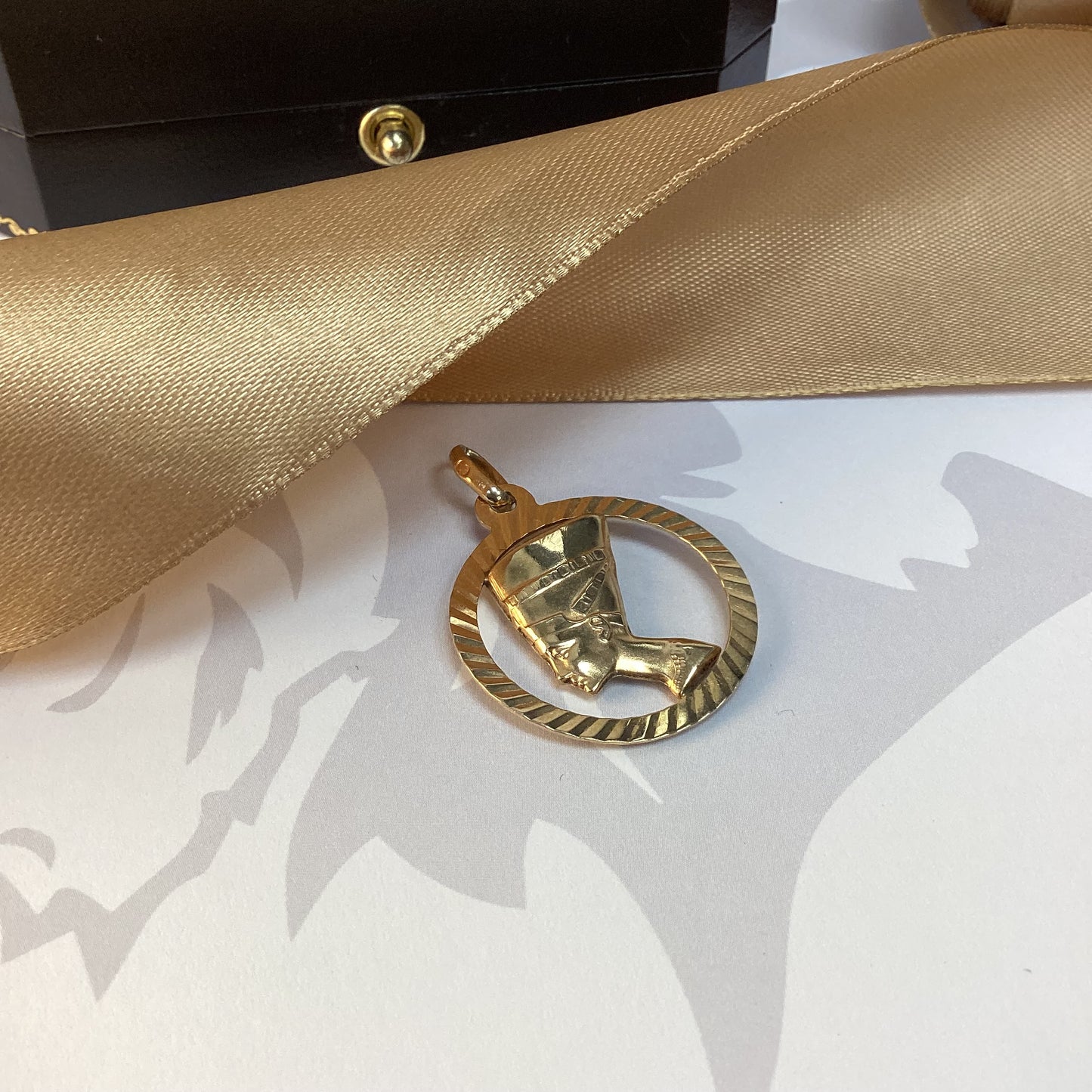 9ct Yellow Gold Nefertiti Pendant