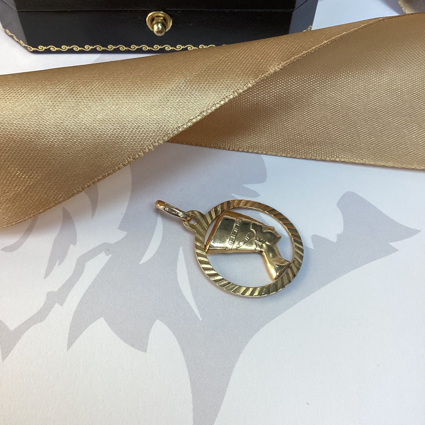 9ct Yellow Gold Nefertiti Pendant