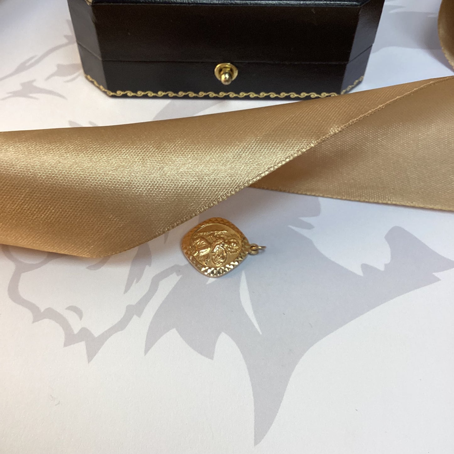 9ct Yellow Gold St Christopher Pendant / Charm