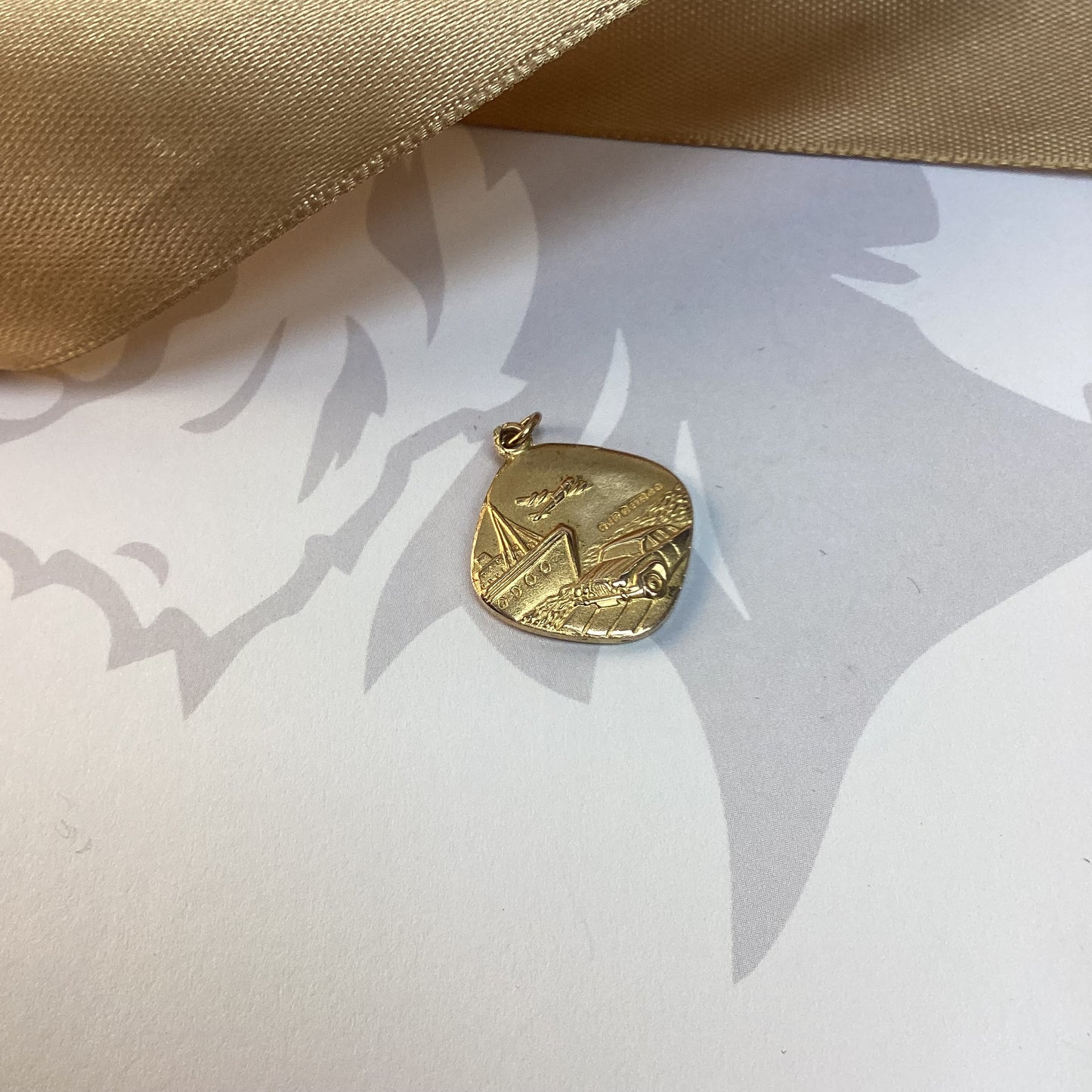 9ct Yellow Gold St Christopher Pendant / Charm