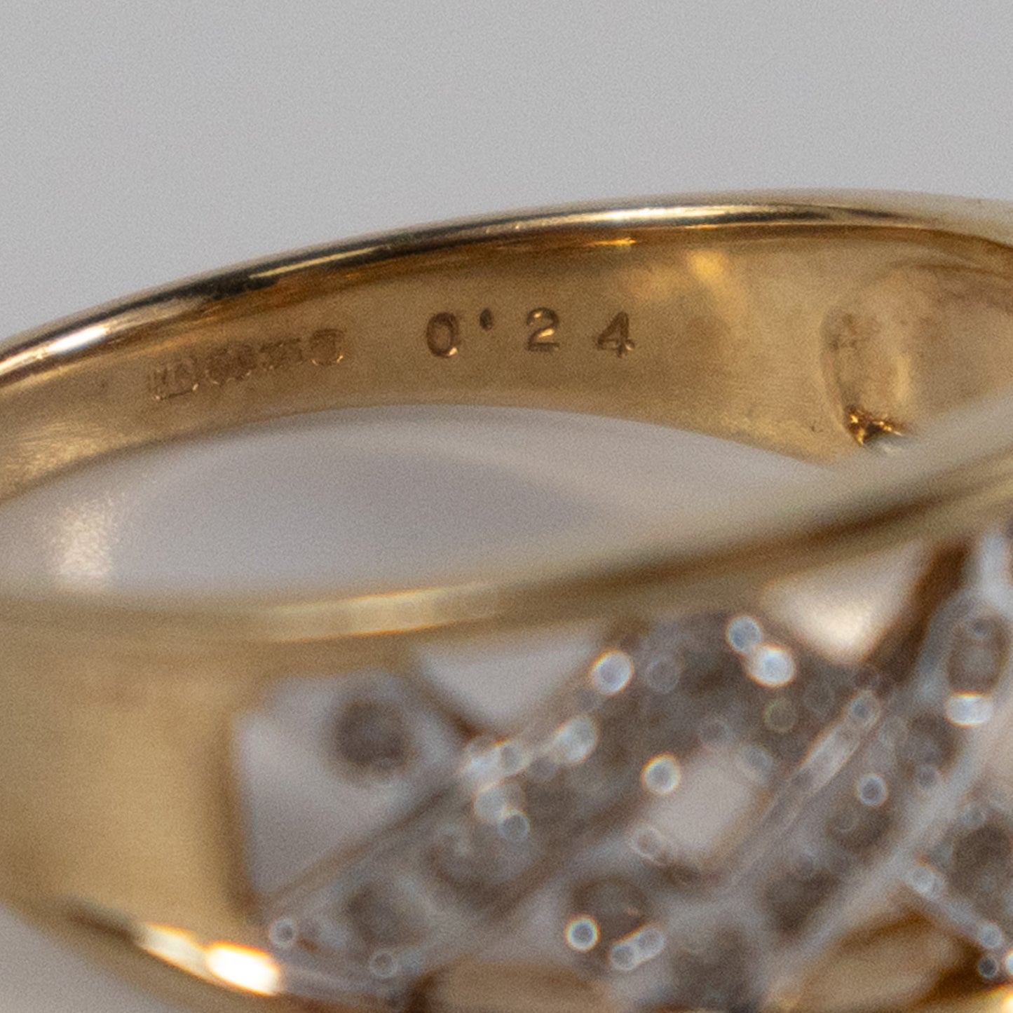 9ct Gold Diamond Cut-Out Band Ring 0.24ct