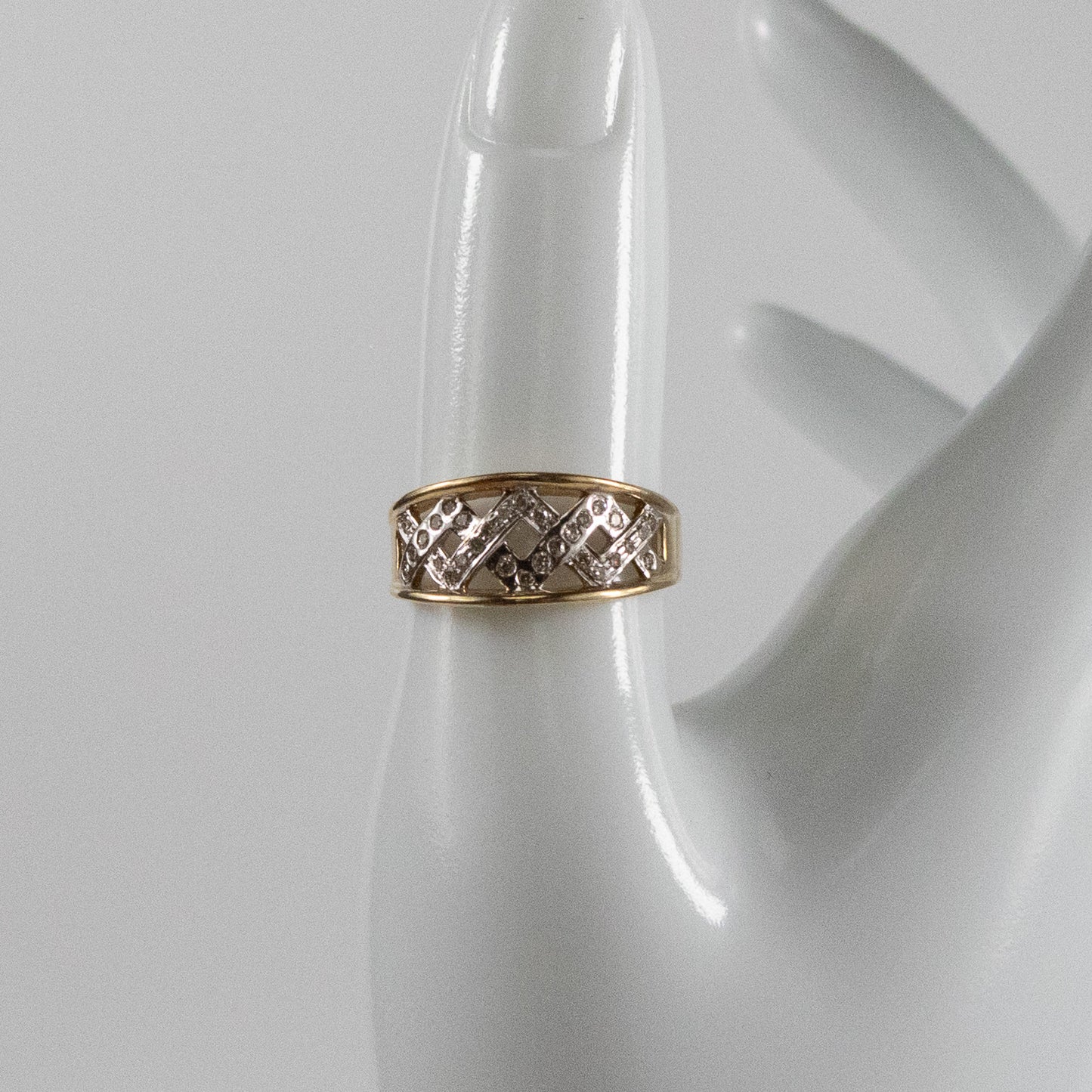 9ct Gold Diamond Cut-Out Band Ring 0.24ct