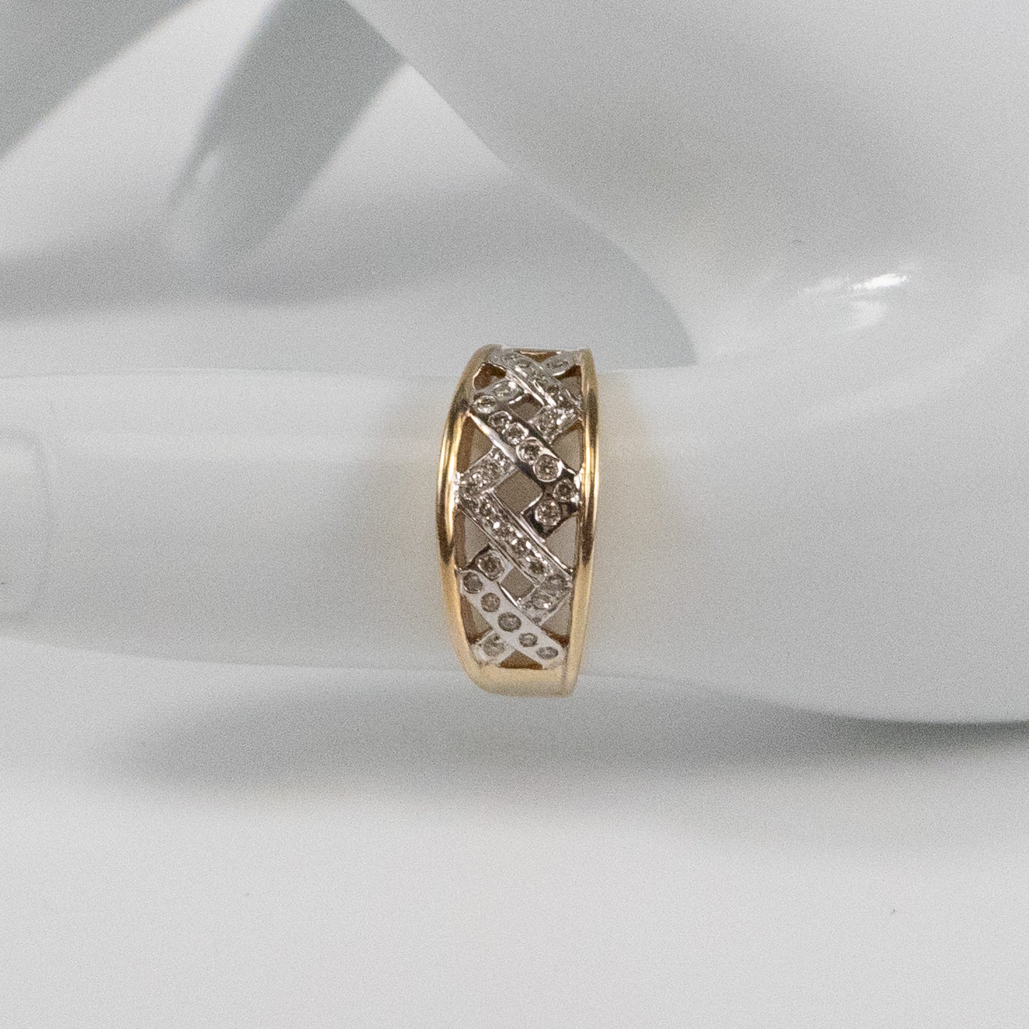 9ct Gold Diamond Cut-Out Band Ring 0.24ct