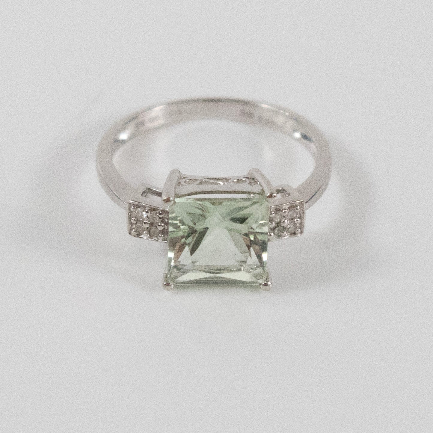 Second-Hand 9ct White Gold Green Amethyst & Diamond Ring – 0.36ct