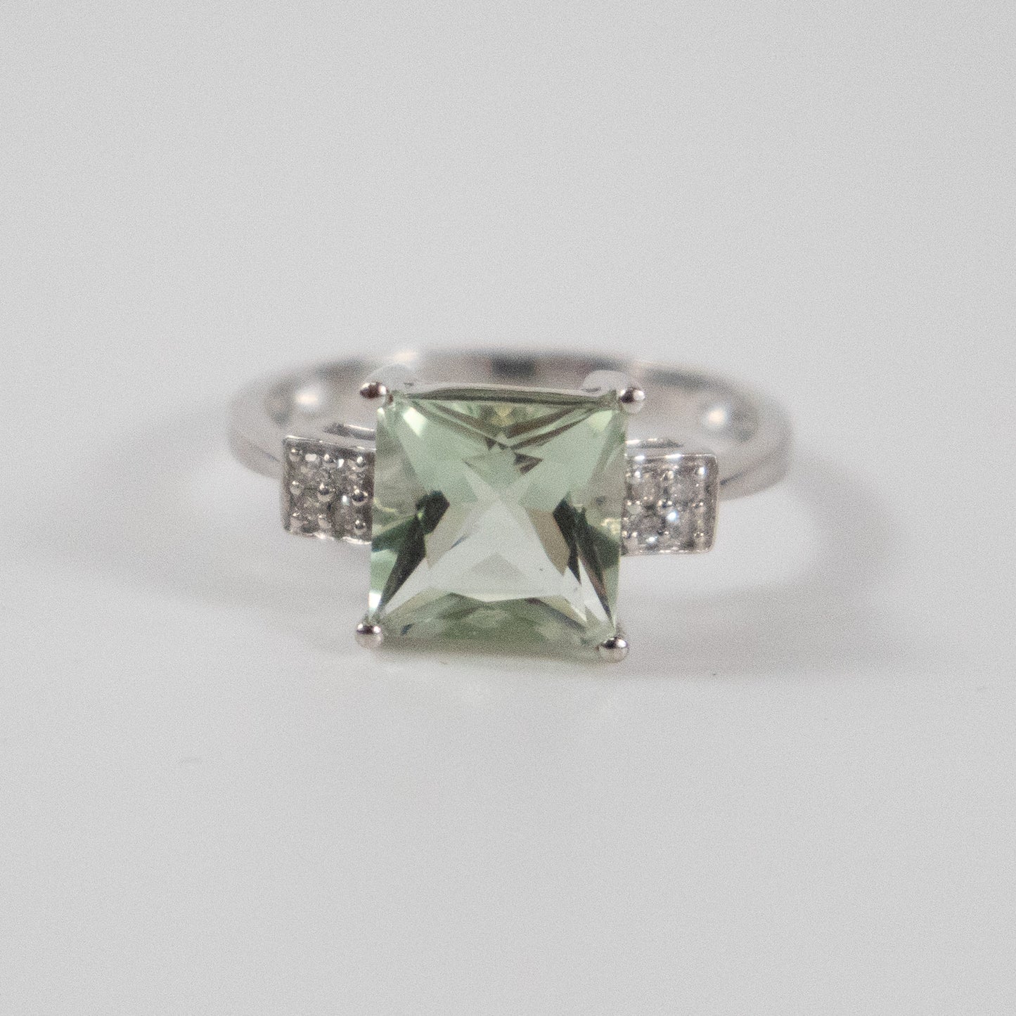 Second-Hand 9ct White Gold Green Amethyst & Diamond Ring – 0.36ct