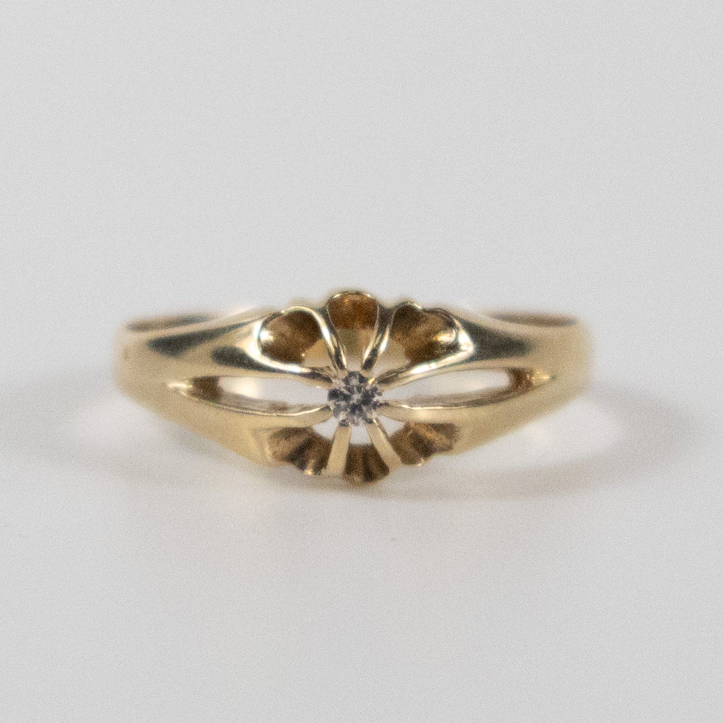Second-Hand 9ct Gold Diamond Set Fan Detail Ring