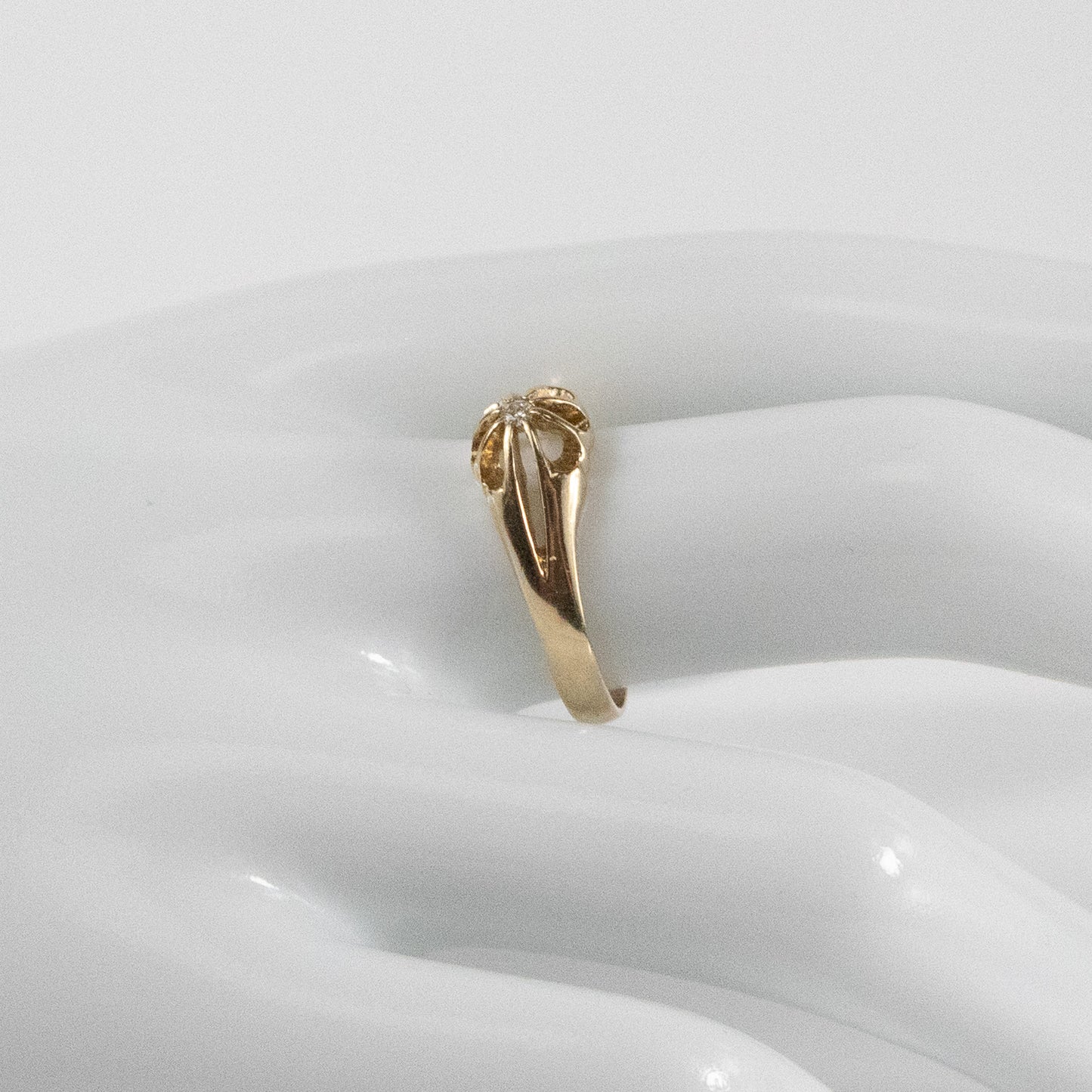 Second-Hand 9ct Gold Diamond Set Fan Detail Ring