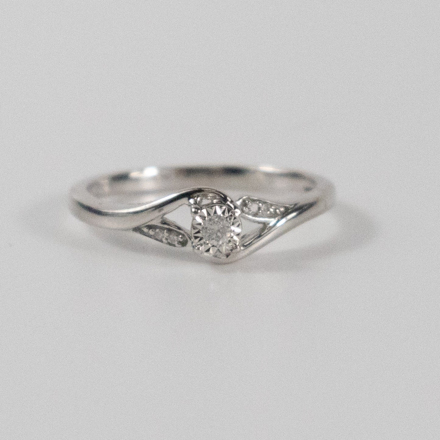 Second-Hand 9ct White Gold Diamond Twist Ring