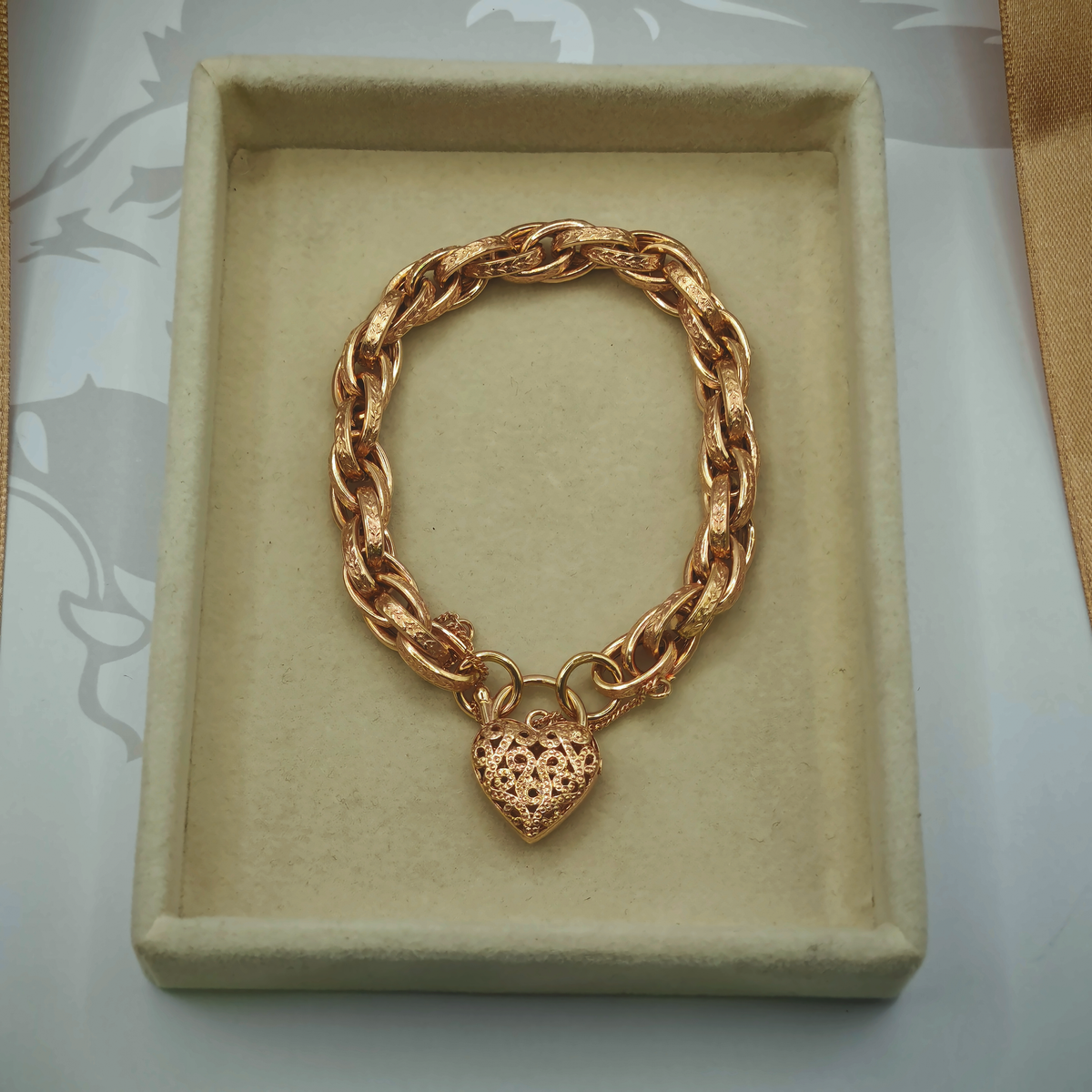 9ct Gold Fancy Link Bracelet with Heart Padlock Clasp – Fully Hallmarked, photograph 2 of 10. SKU JB3625.