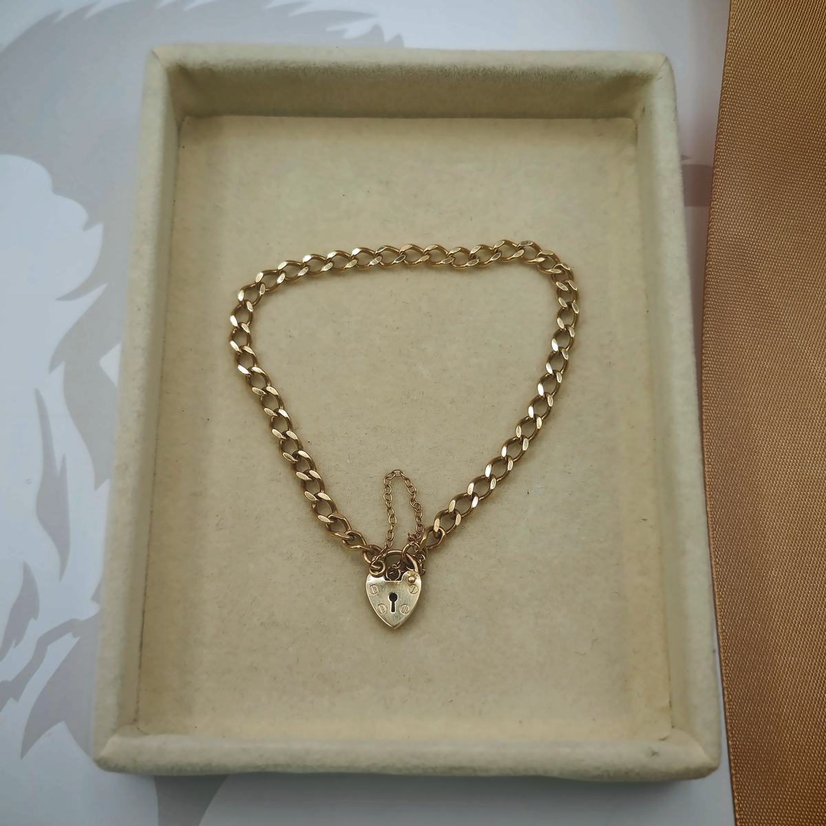 9ct Yellow Gold Curb Link Bracelet with Heart Padlock Clasp, photograph 1 of 8. SKU JB3627.