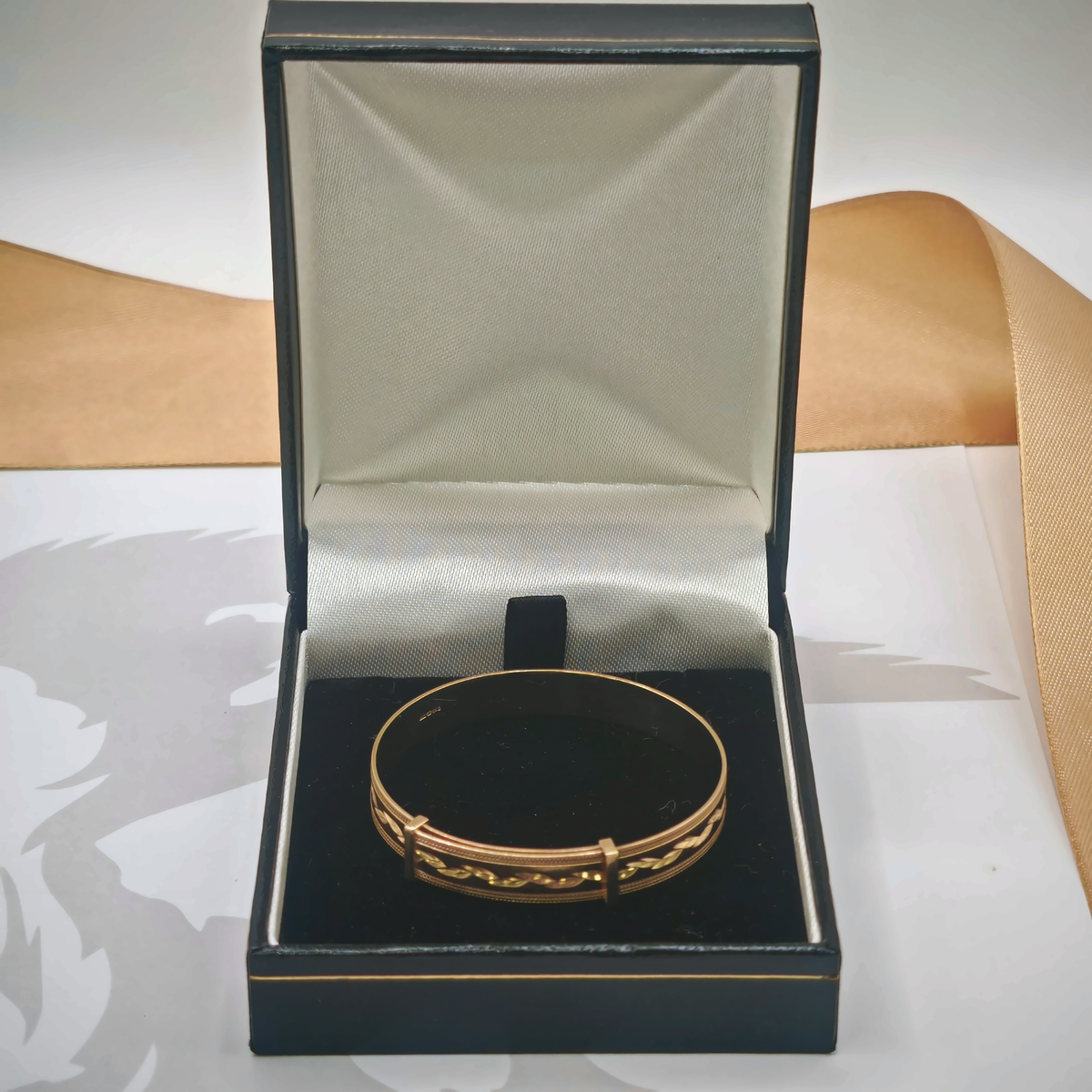 9ct Yellow Gold Engraved Leaf Design Hinged Bangle, photograph 1 of 7. SKU JB3628.