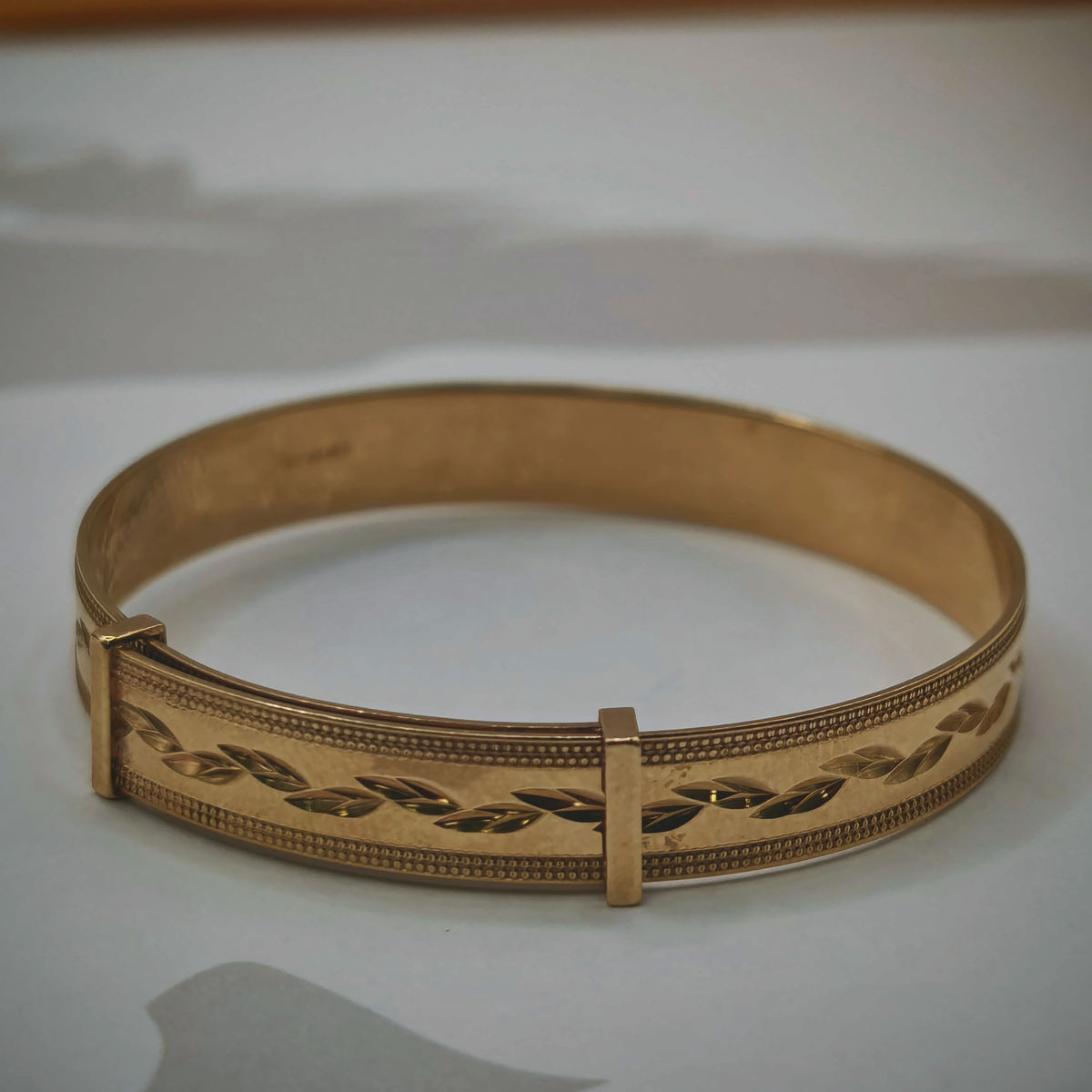 9ct Yellow Gold Engraved Leaf Design Hinged Bangle, photograph 7 of 7. SKU JB3628.