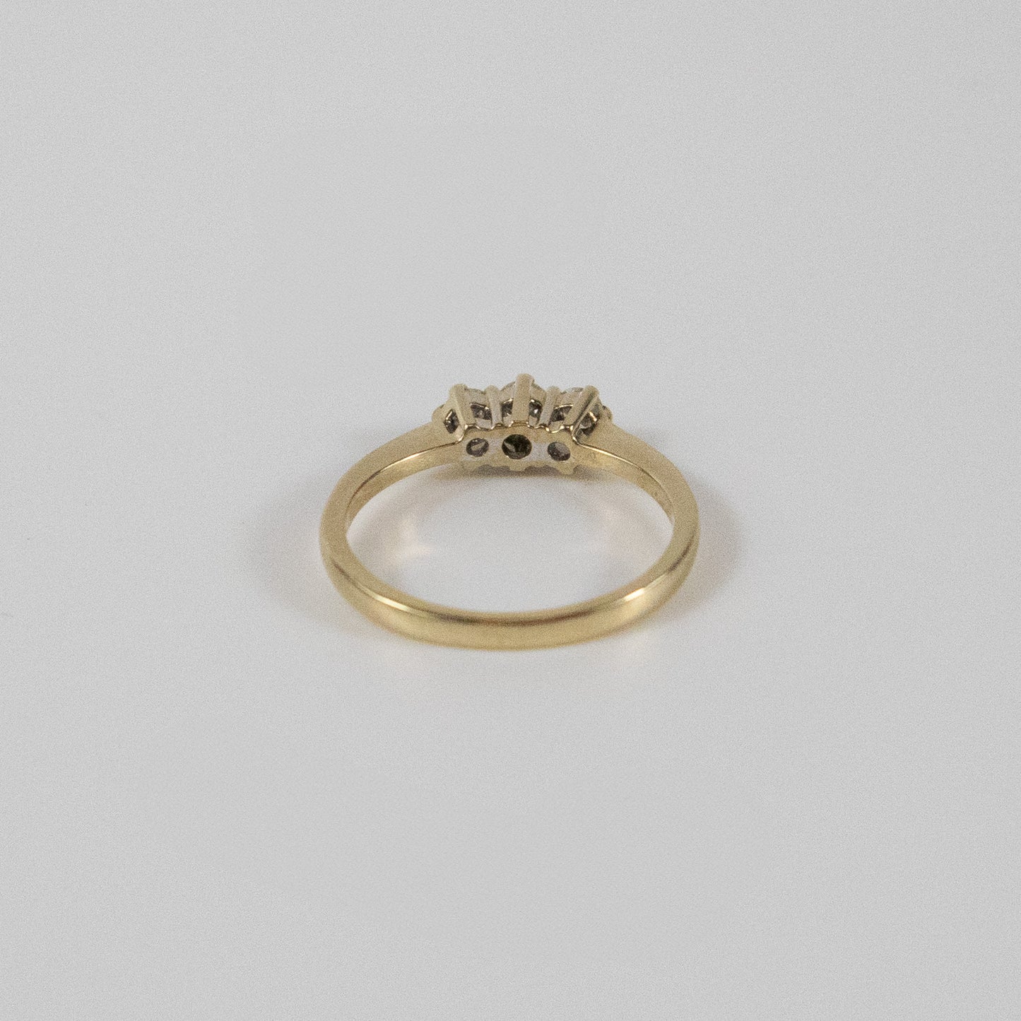 Second-Hand 9ct Gold Three-Stone Diamond Ring – 0.25ct
